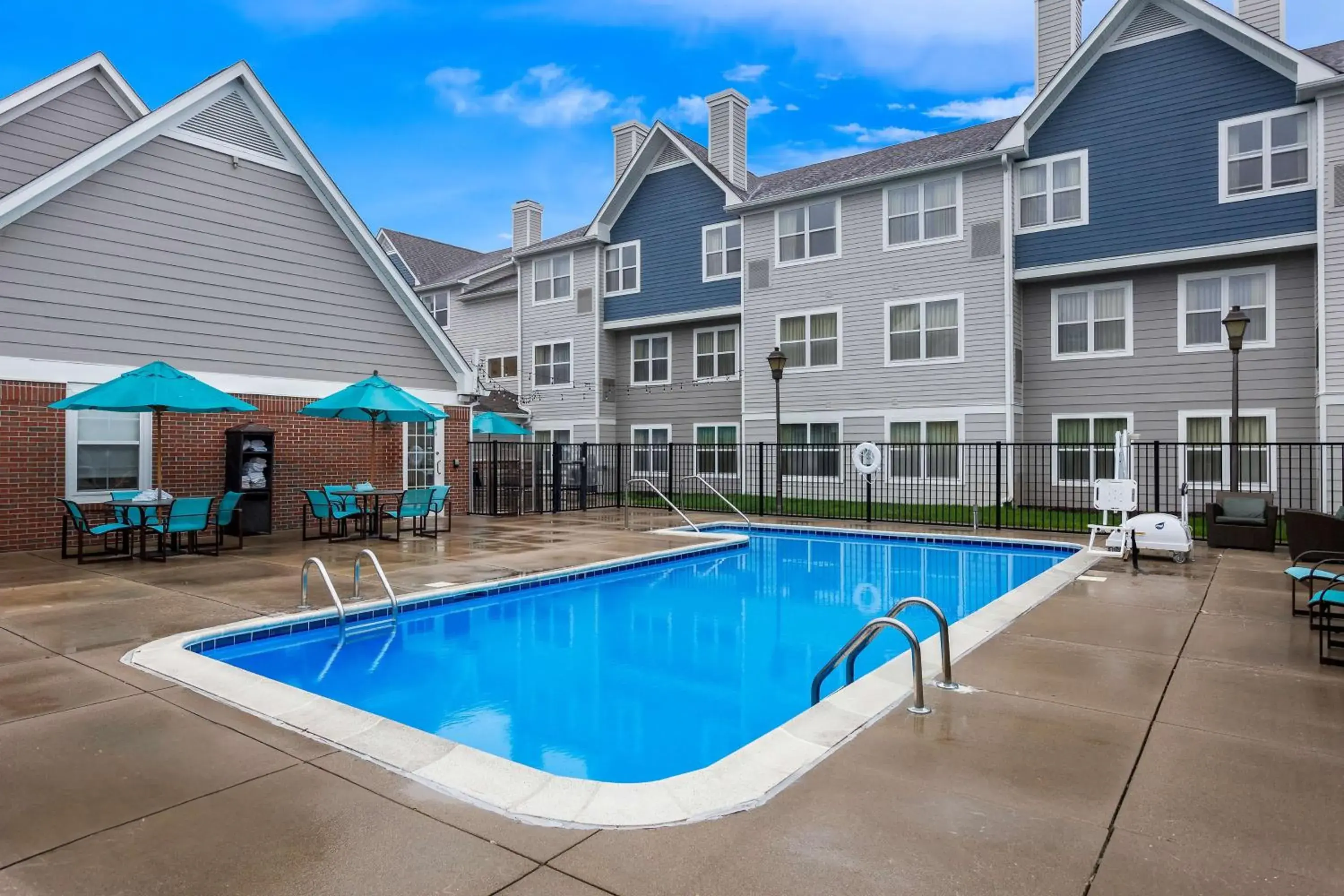 Pool view in Sonesta ES Suites Charleston Pool view in Sonesta ES Suites Charleston