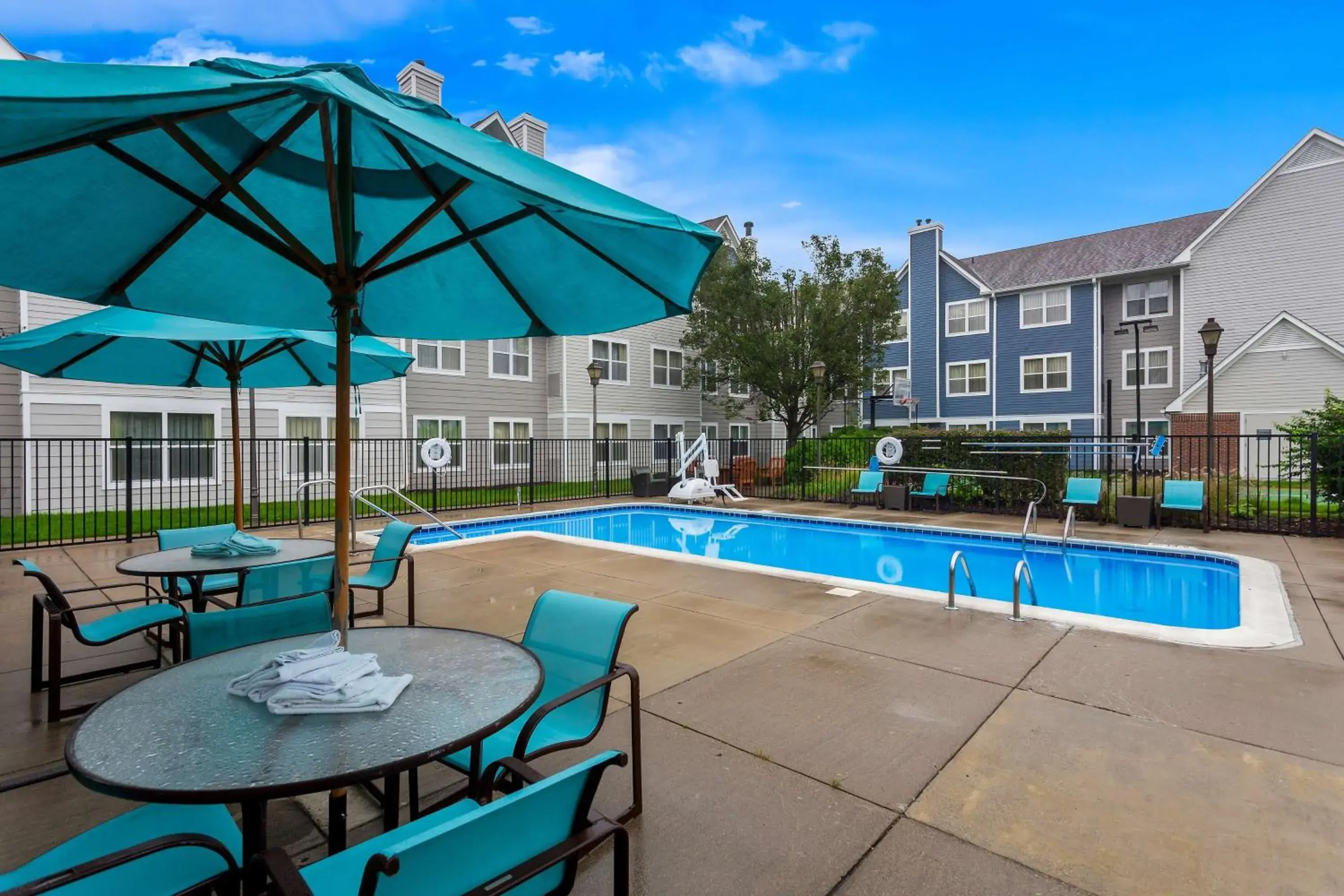 Pool view in Sonesta ES Suites Charleston Pool view in Sonesta ES Suites Charleston