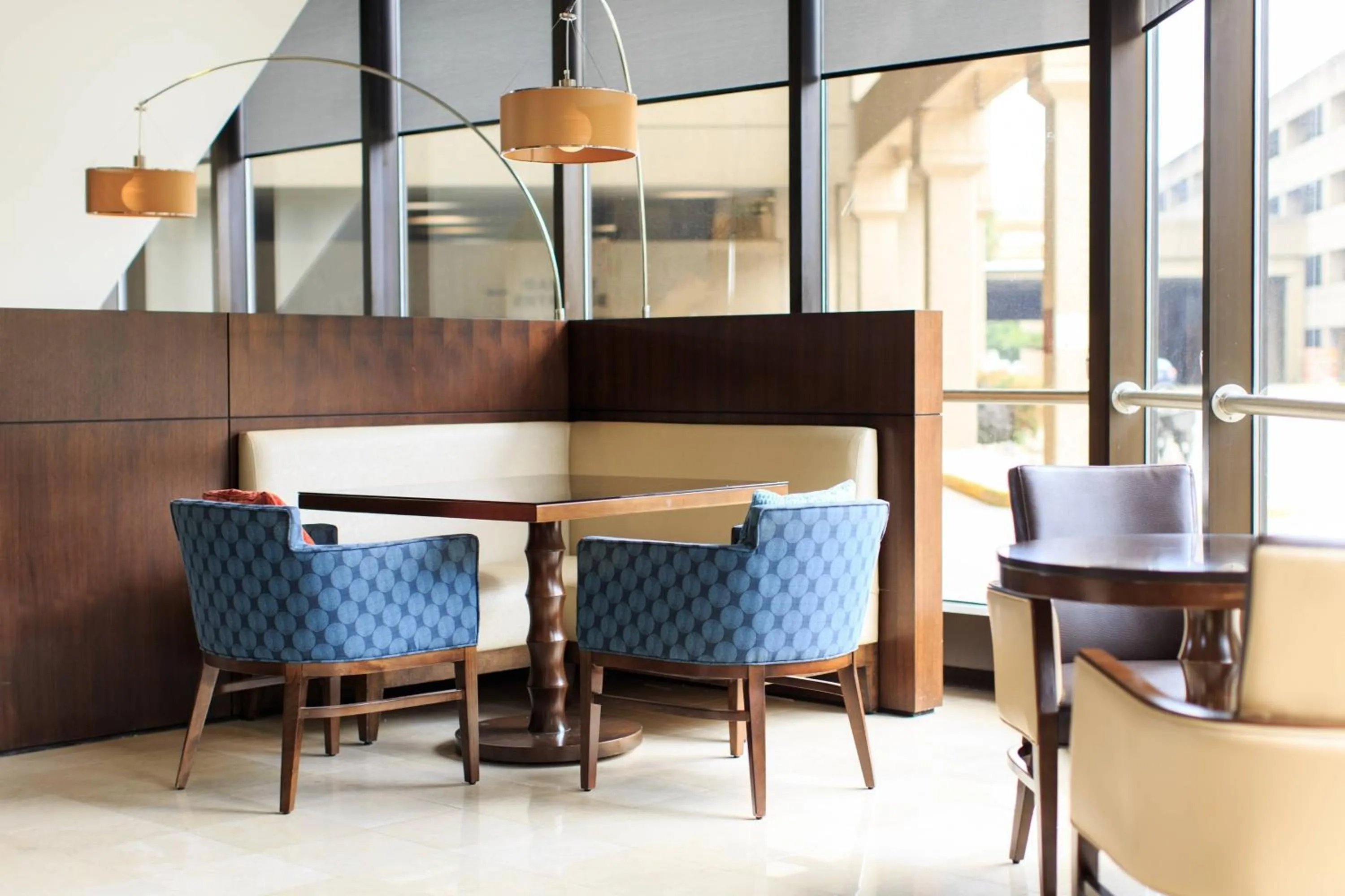 Lounge or bar in Charleston Marriott Town Center