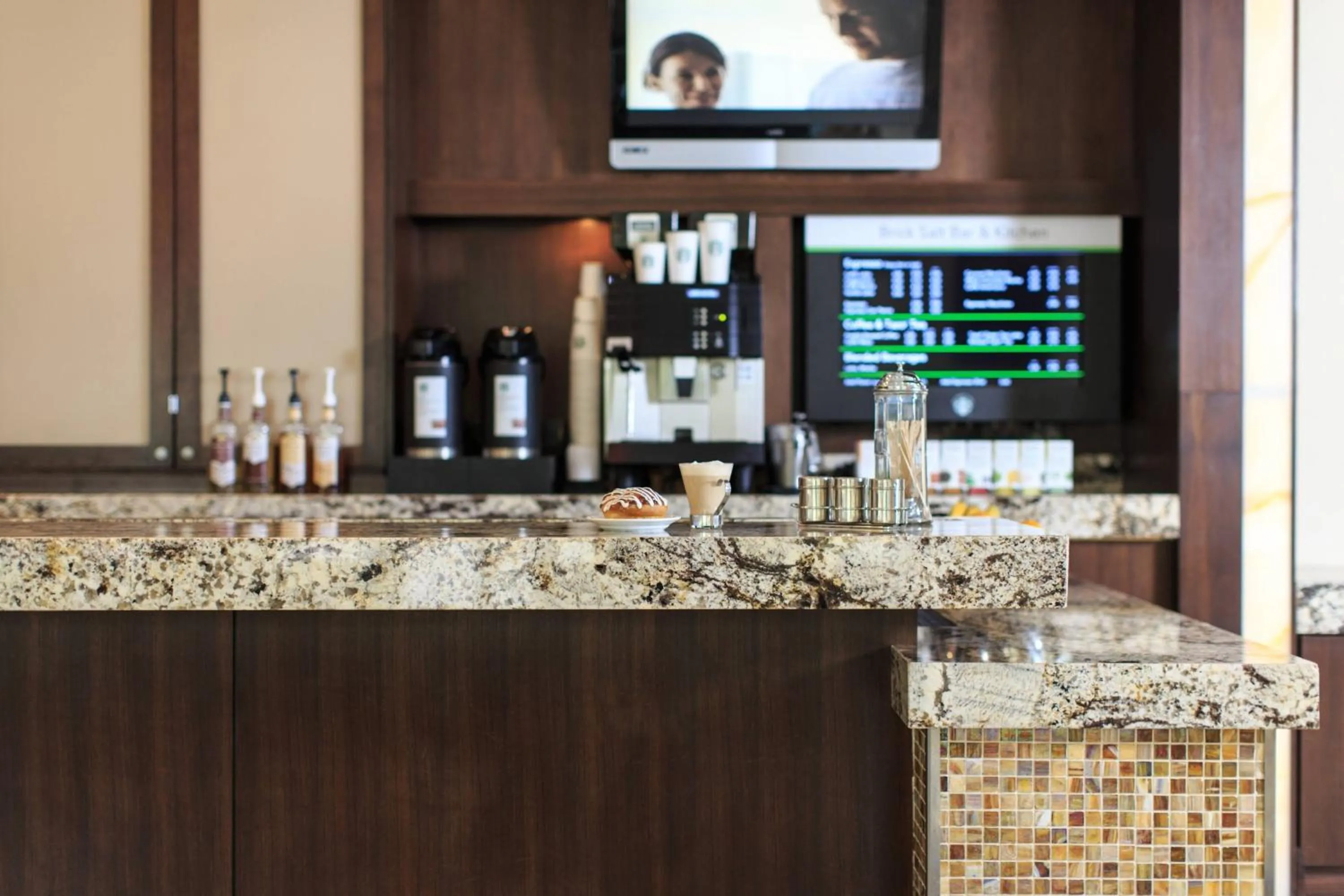 Lounge or bar in Charleston Marriott Town Center