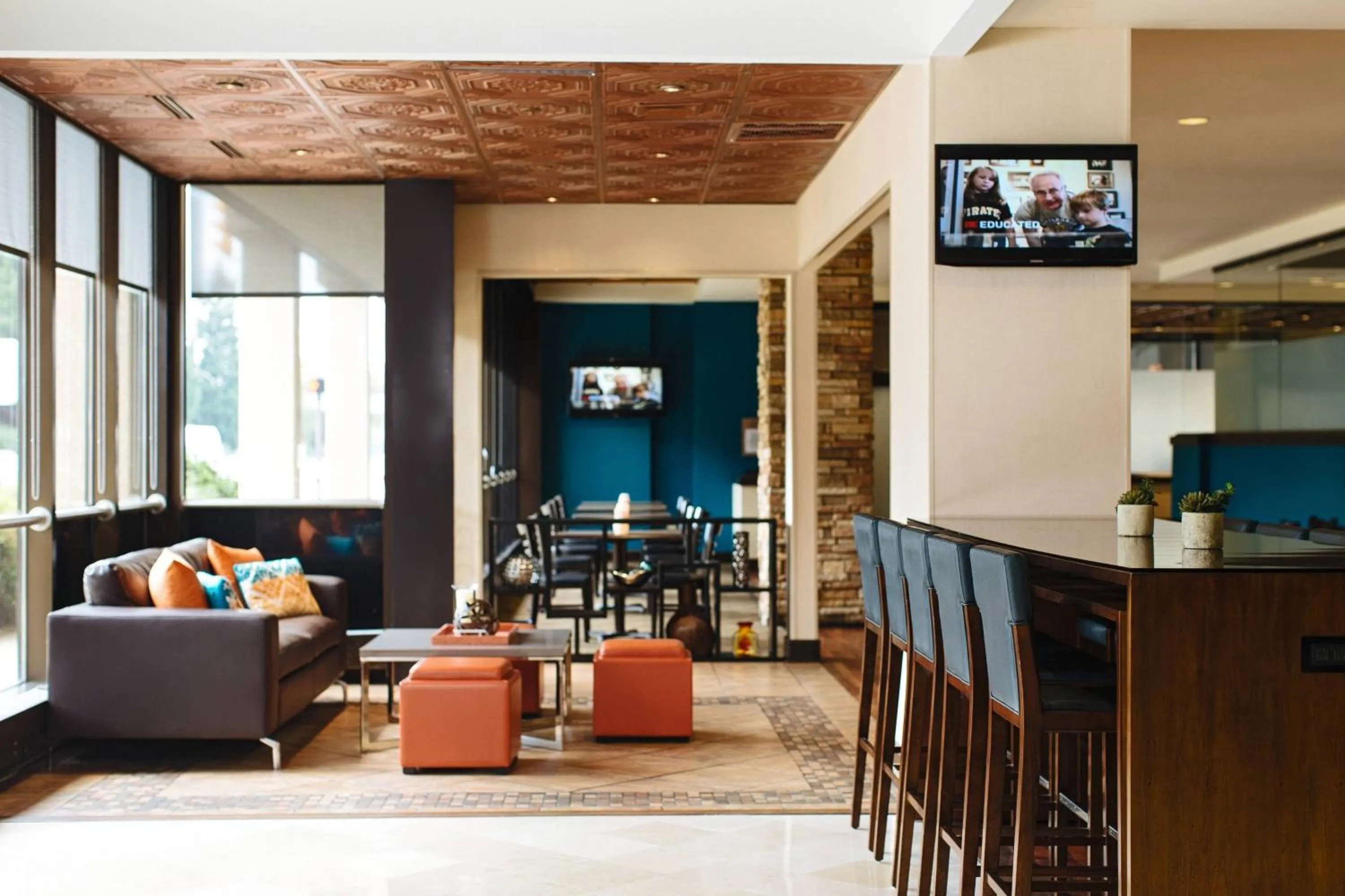 Lounge or bar in Charleston Marriott Town Center