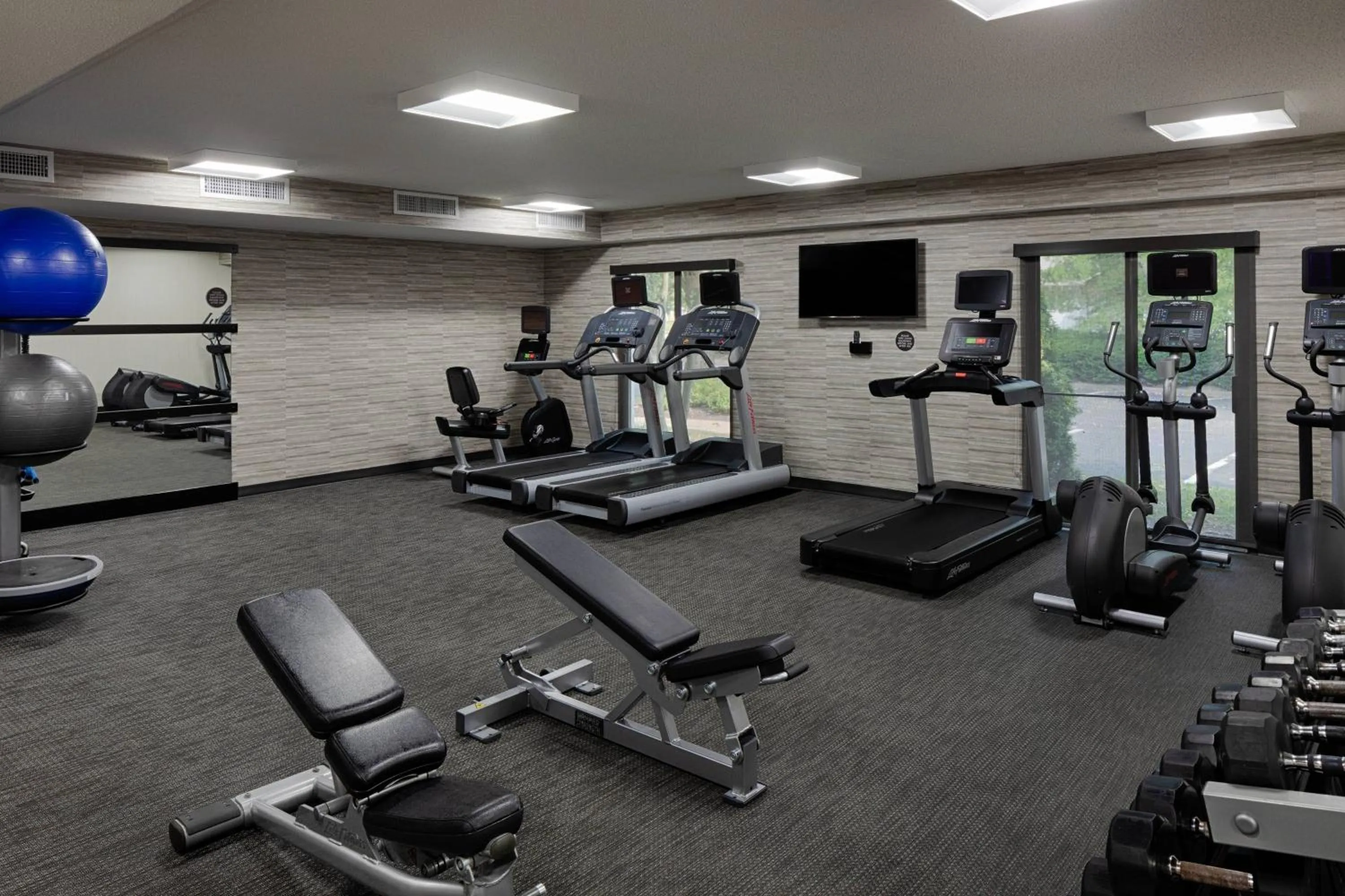 Fitness centre/facilities in Courtyard Cincinnati Blue Ash