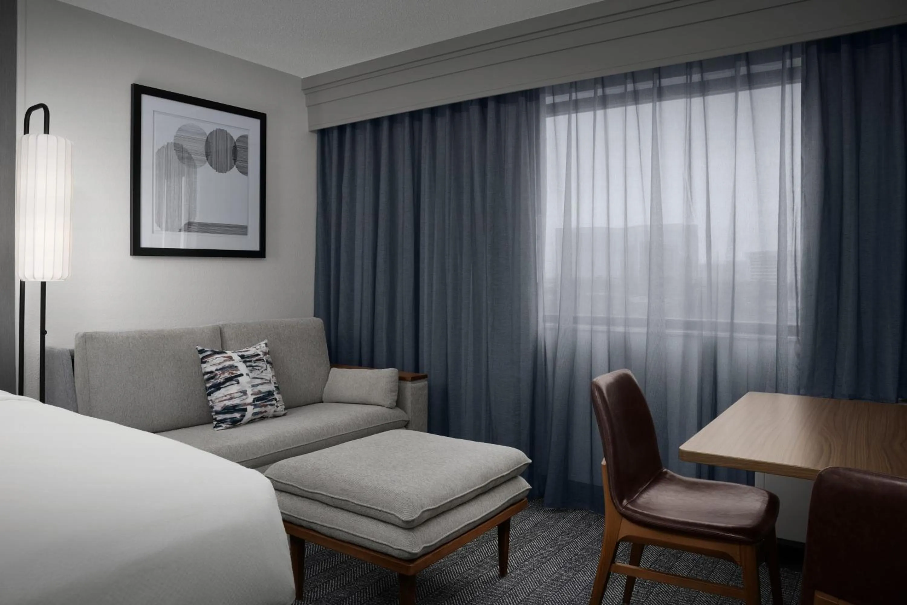 Photo of the whole room, Bed in Courtyard Dallas Addison Quorum Drive