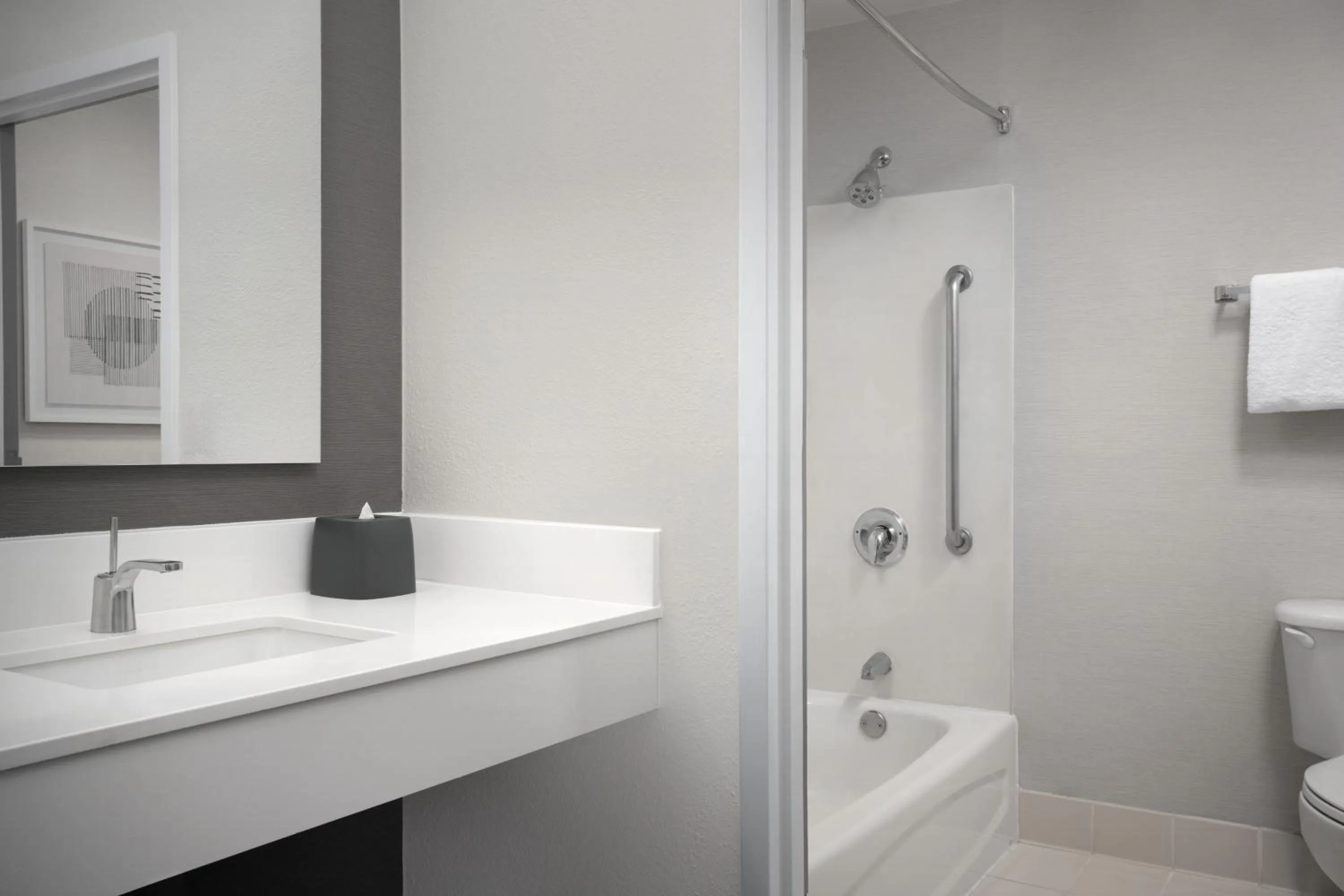 Bathroom in Courtyard Dallas Addison Quorum Drive