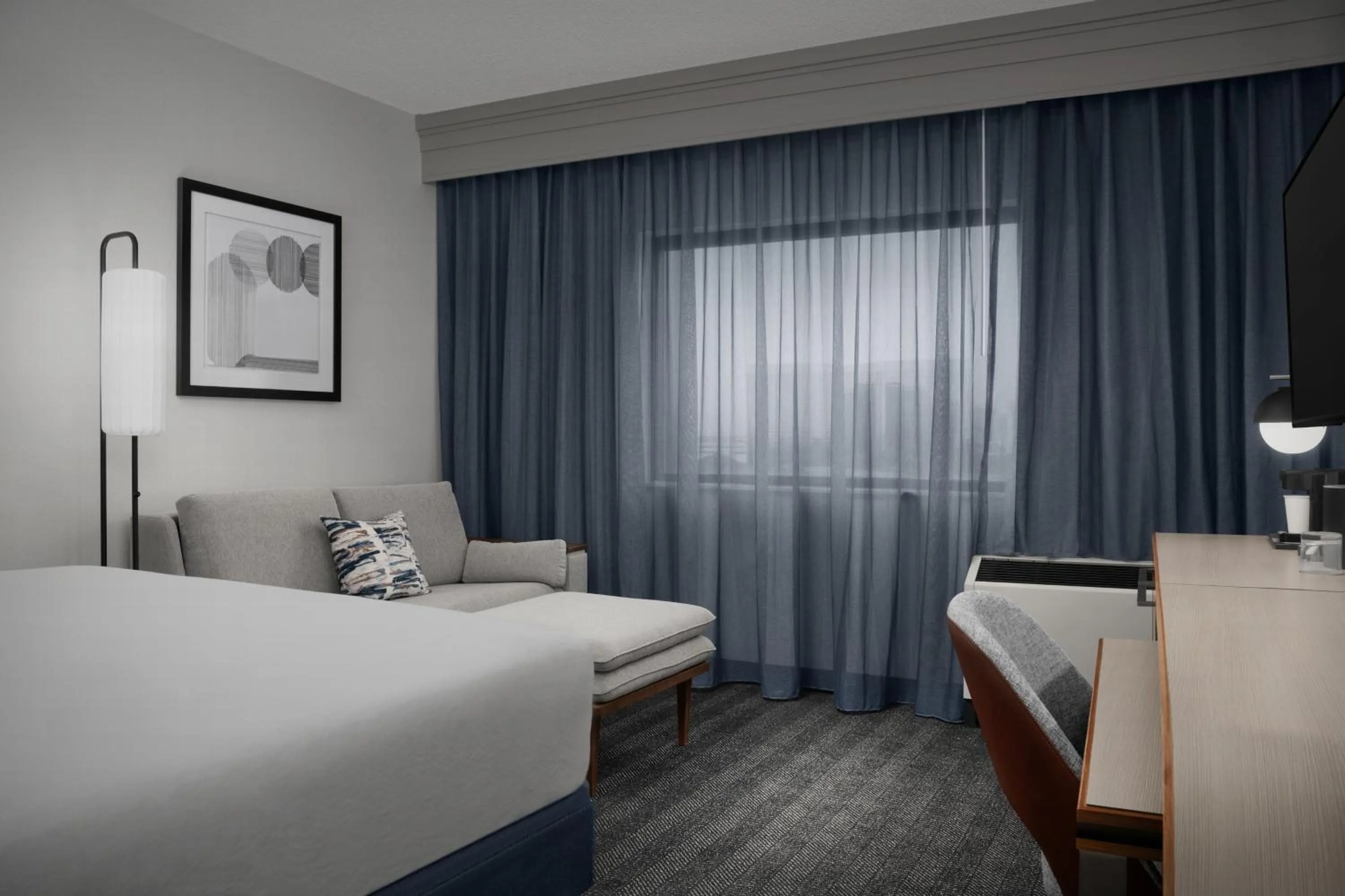 Photo of the whole room, Bed in Courtyard Dallas Addison Quorum Drive