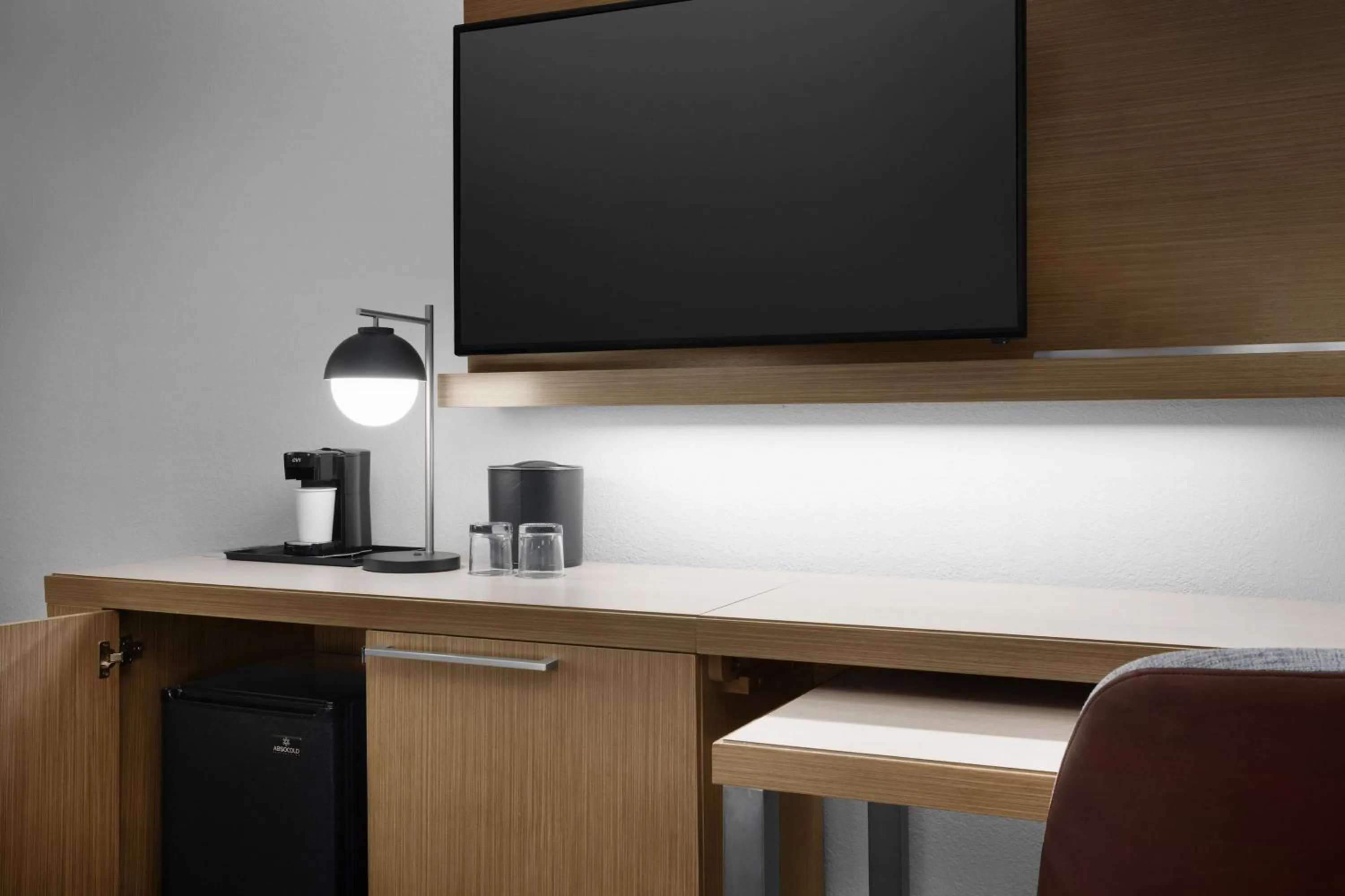 Photo of the whole room in Courtyard Dallas Addison Quorum Drive