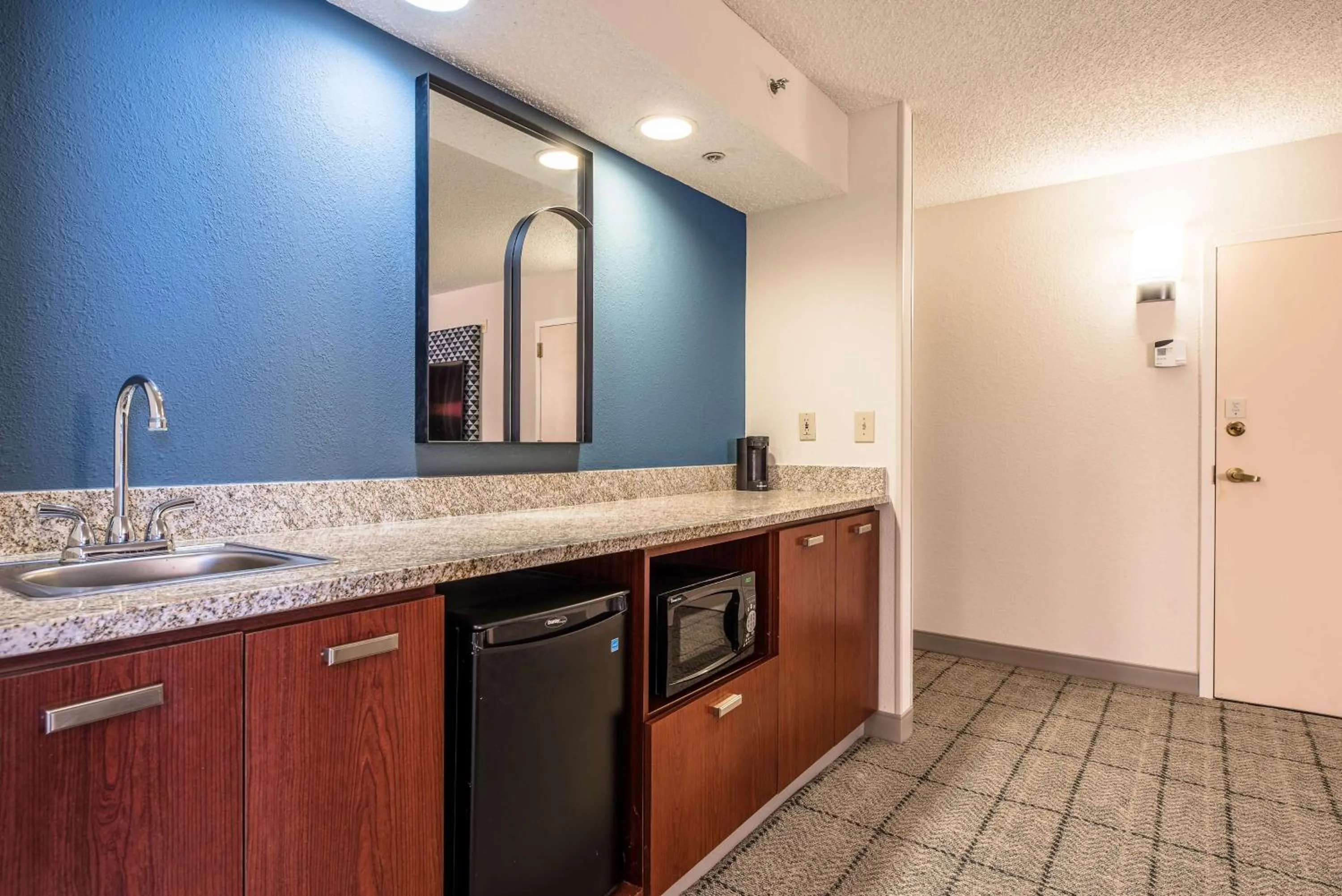 Photo of the whole room in Sonesta Select Dallas Richardson