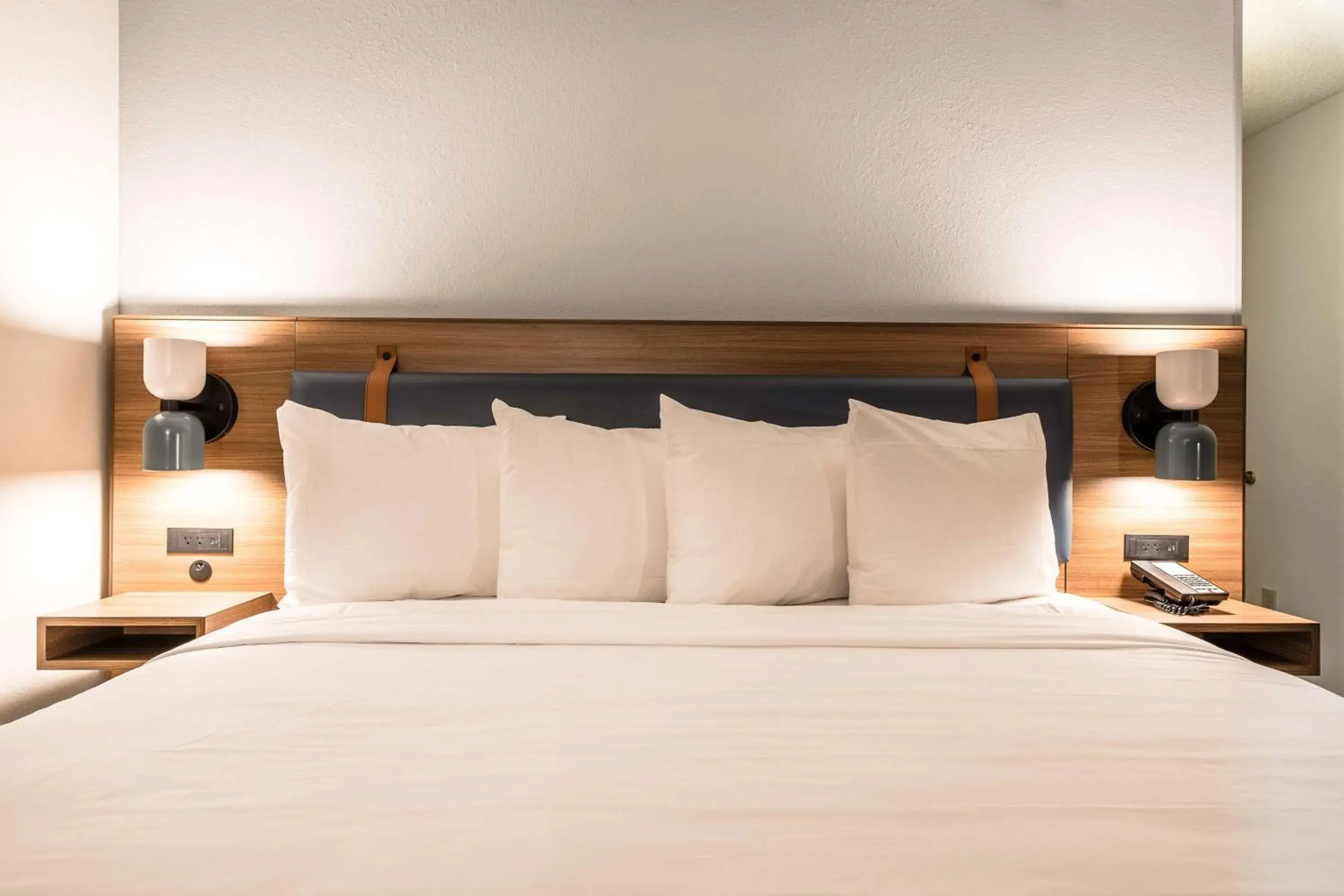 Bedroom, Bed in Sonesta Select Dallas Richardson Bedroom, Bed in Sonesta Select Dallas Richardson