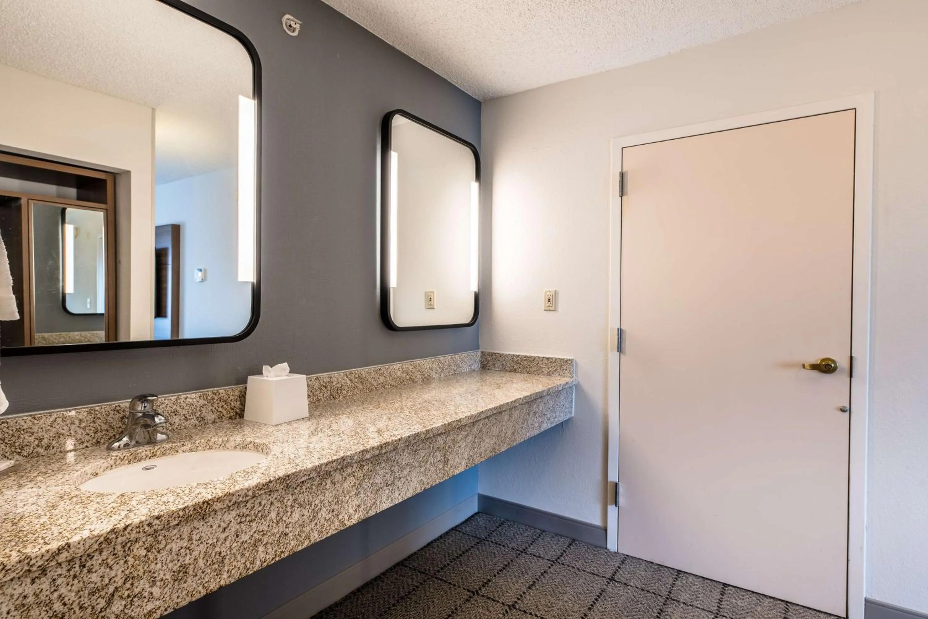 Bathroom in Sonesta Select Dallas Richardson