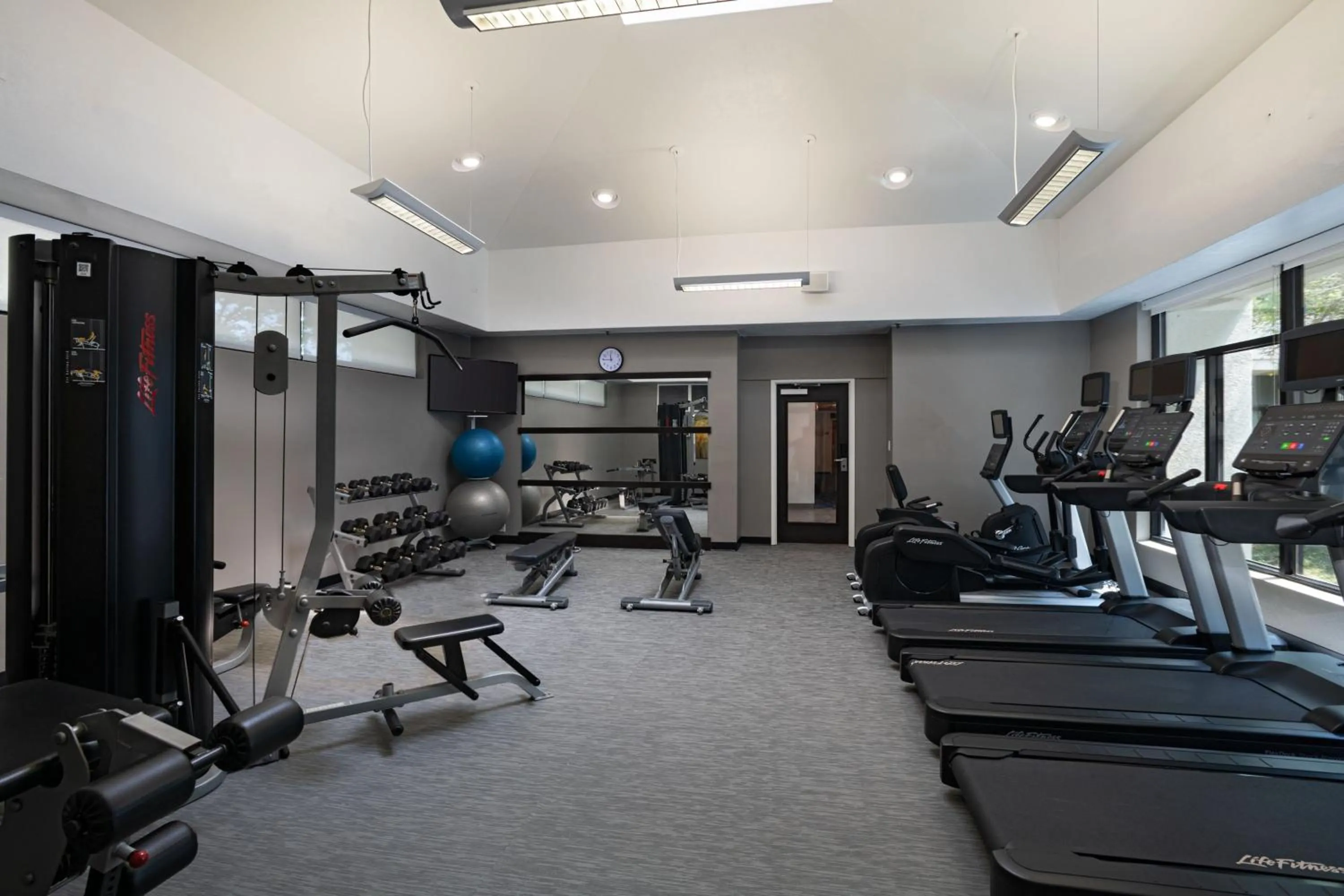 Fitness centre/facilities in Courtyard by Marriott Dallas Richardson at Spring Valley
