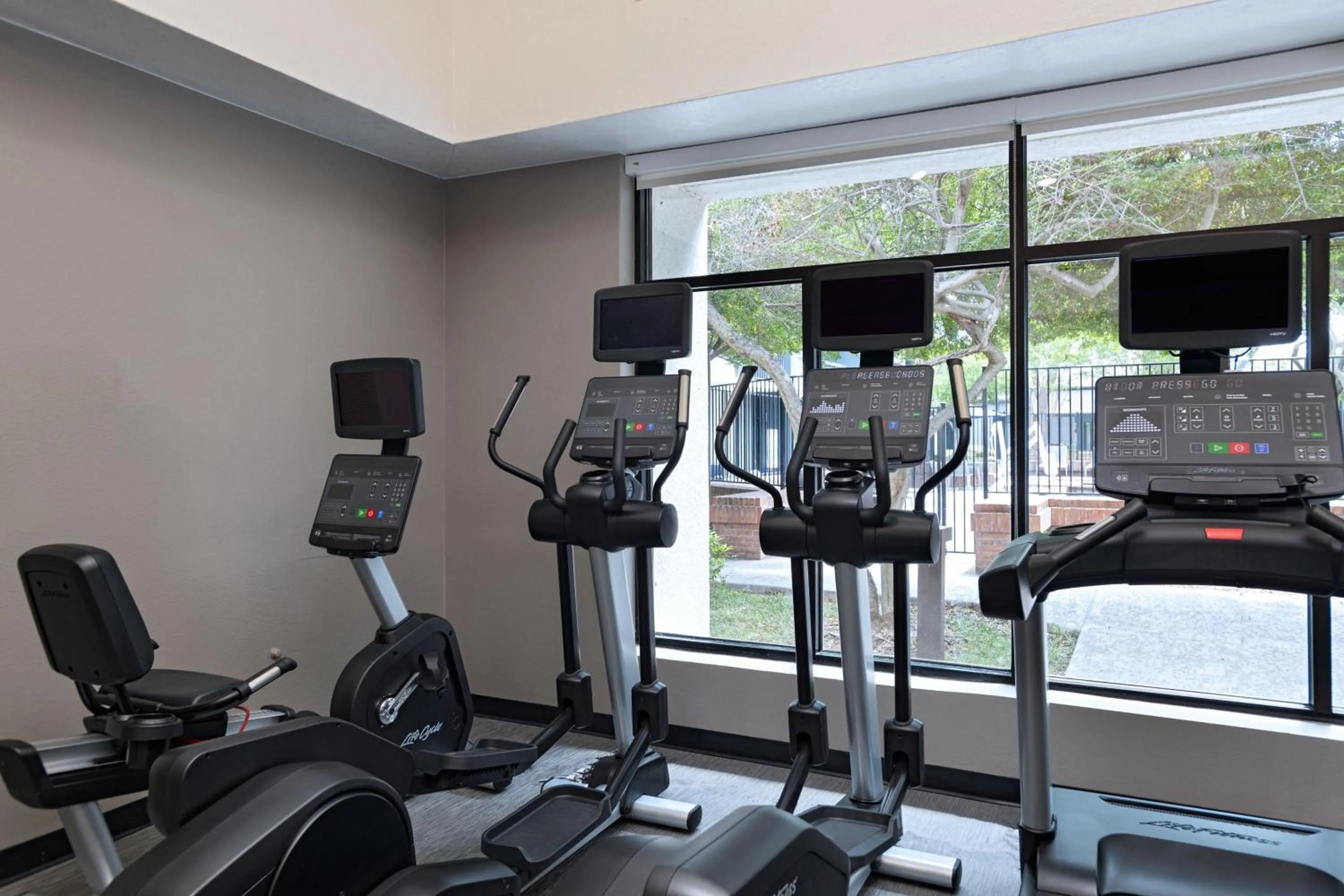 Fitness centre/facilities in Courtyard by Marriott Dallas Richardson at Spring Valley