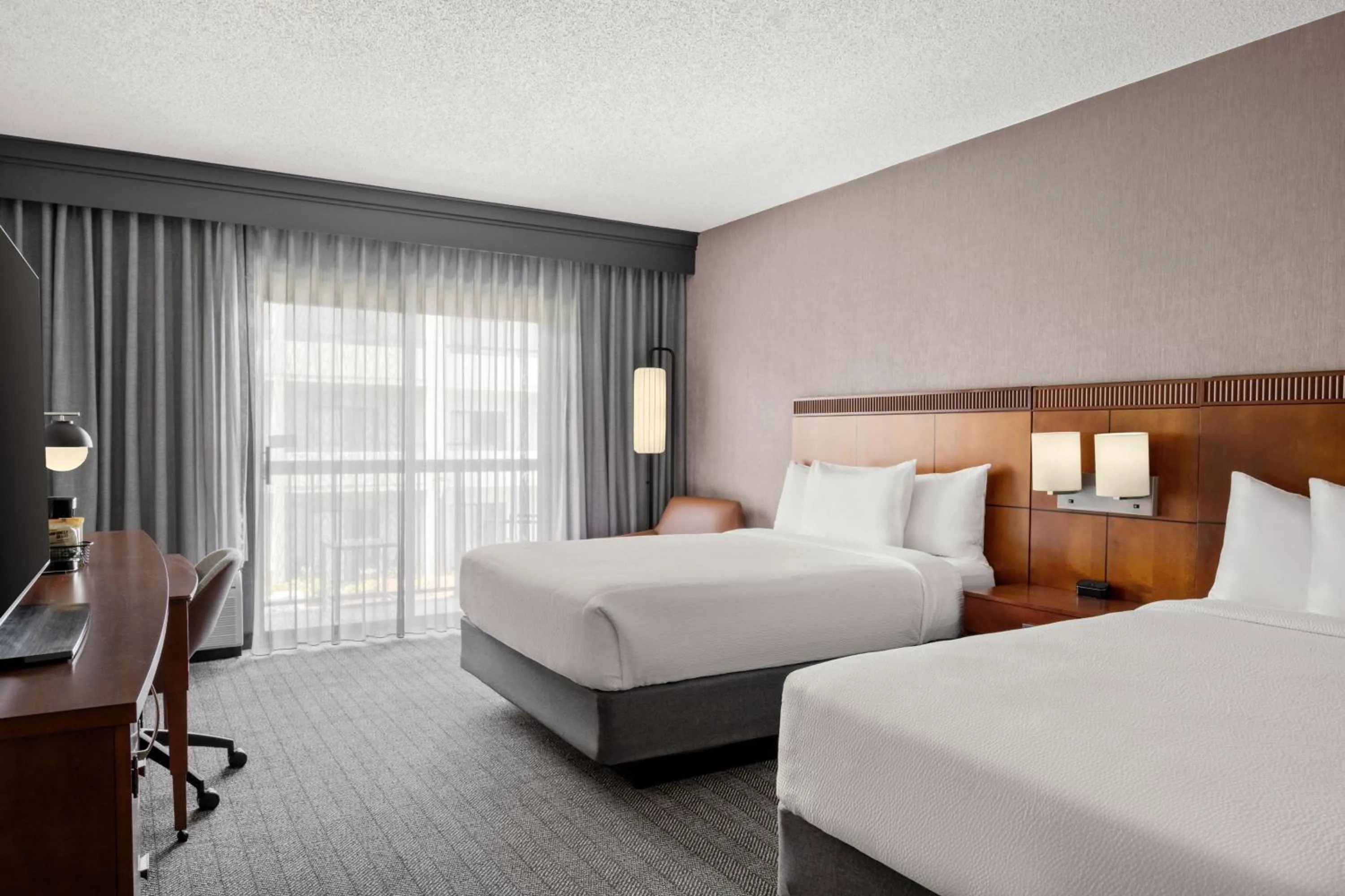 Photo of the whole room, Bed in Courtyard by Marriott Detroit Livonia