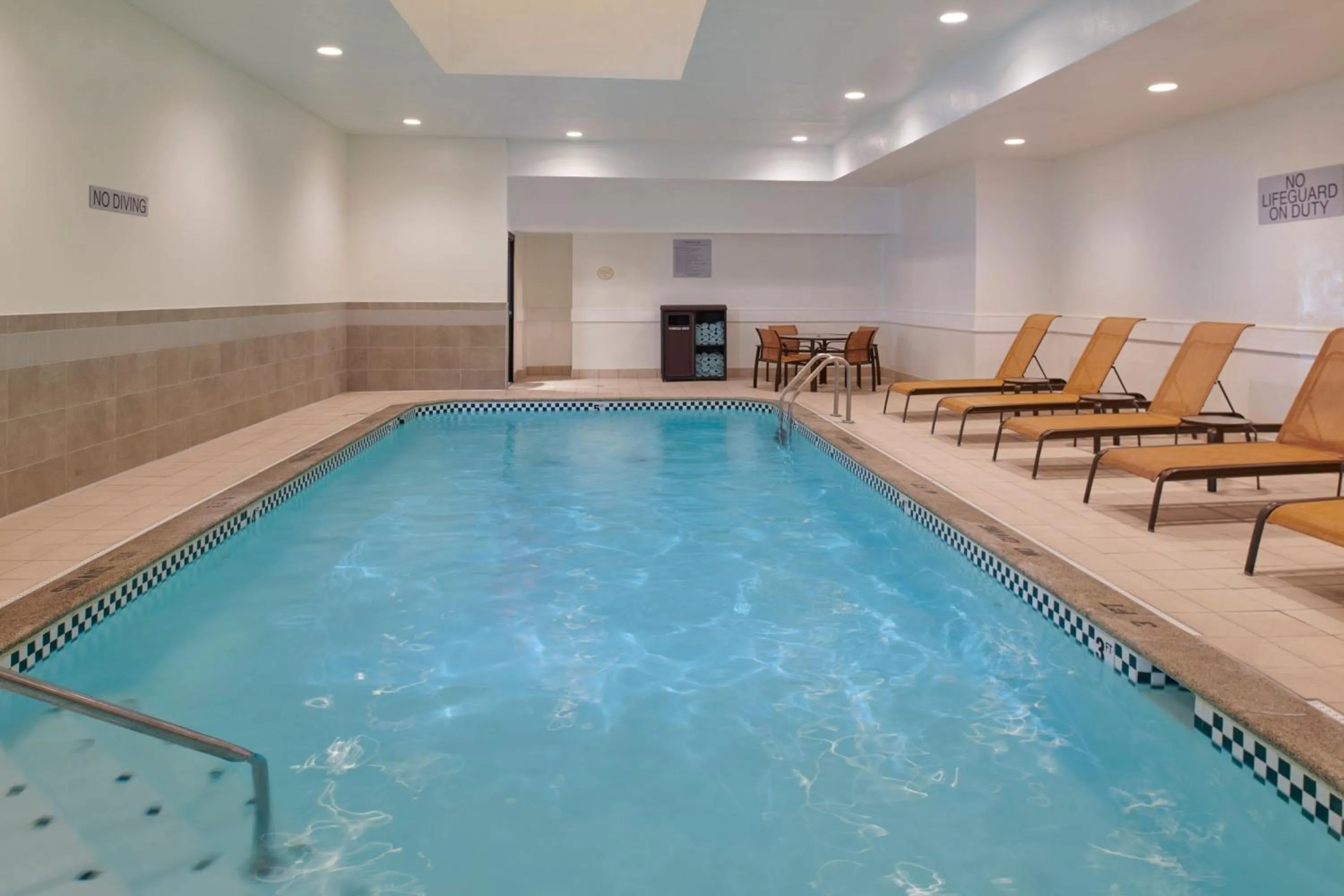 Swimming pool in Courtyard by Marriott Detroit Livonia
