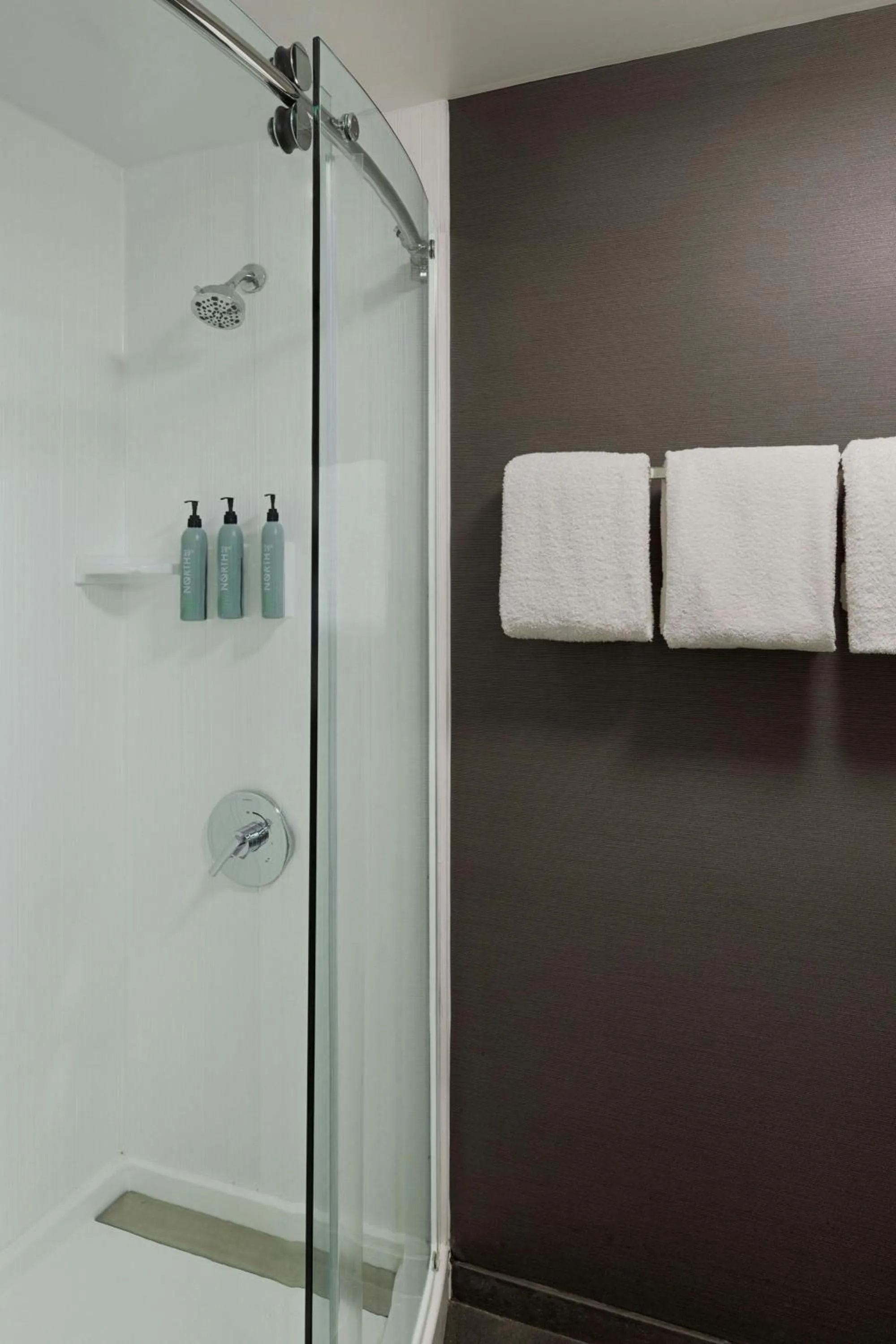 Bathroom in Courtyard Dayton South Mall