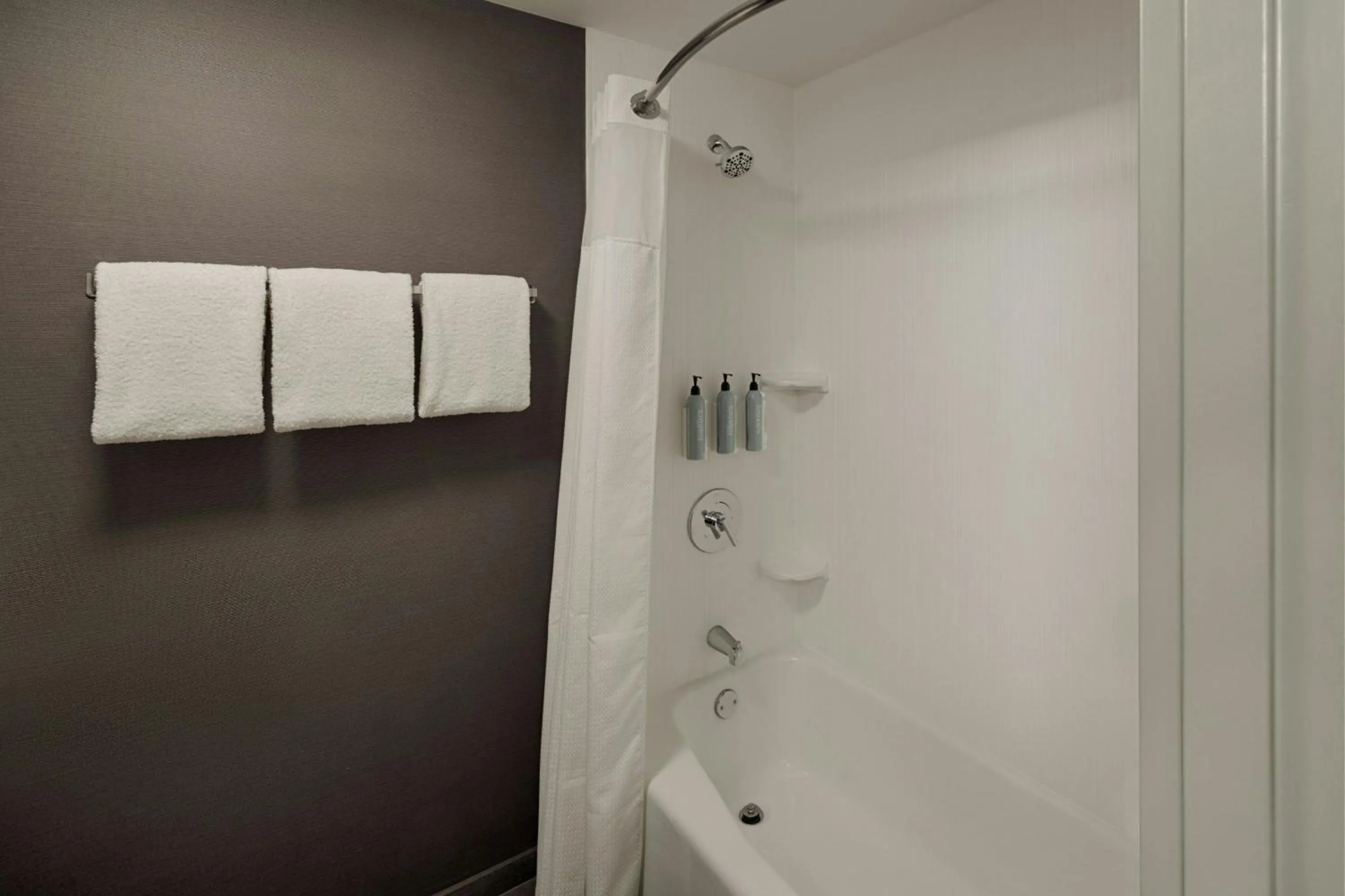 Bathroom in Courtyard Dayton South Mall