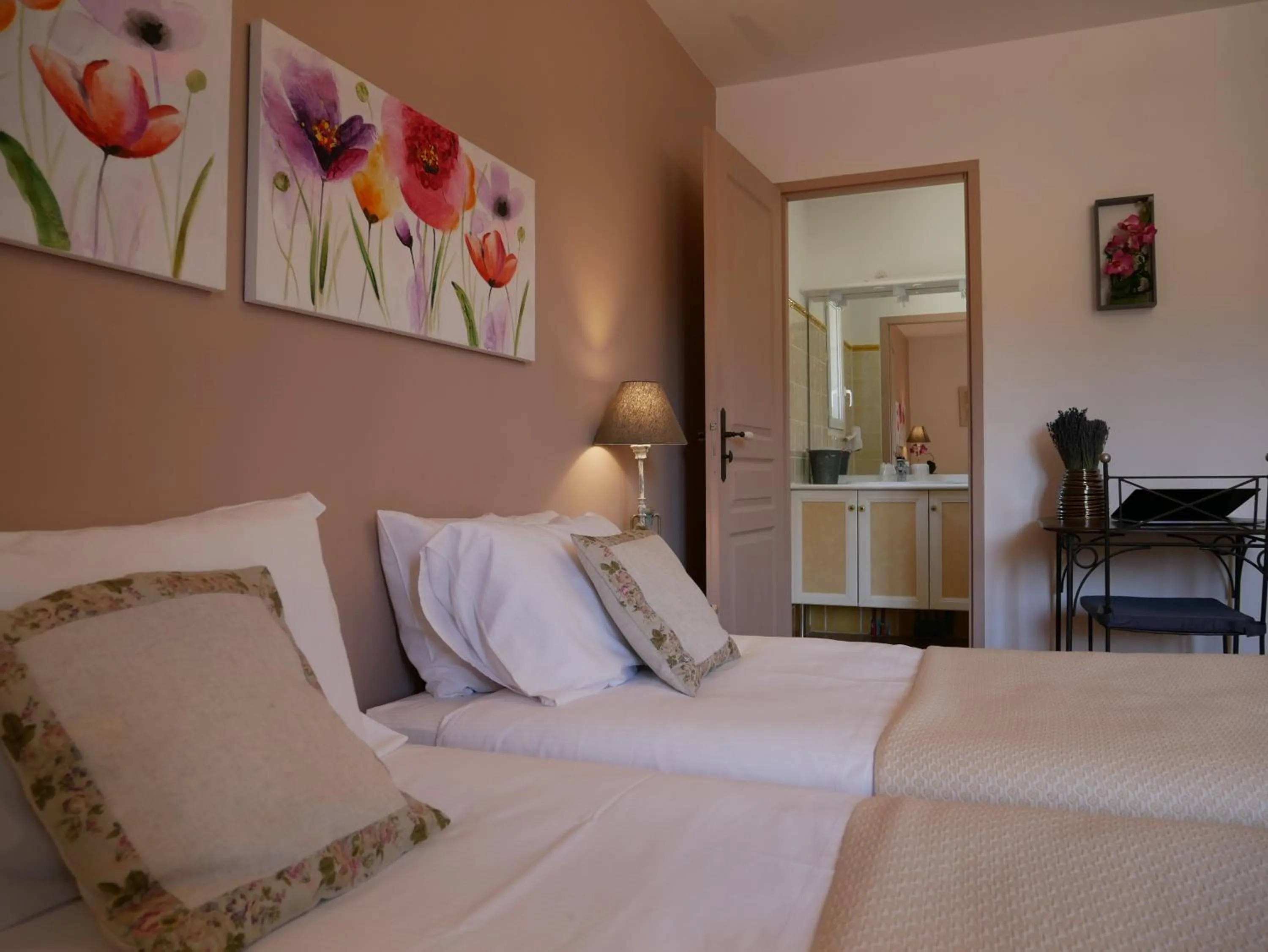 Photo of the whole room, Bed in Hotel Les Ambres