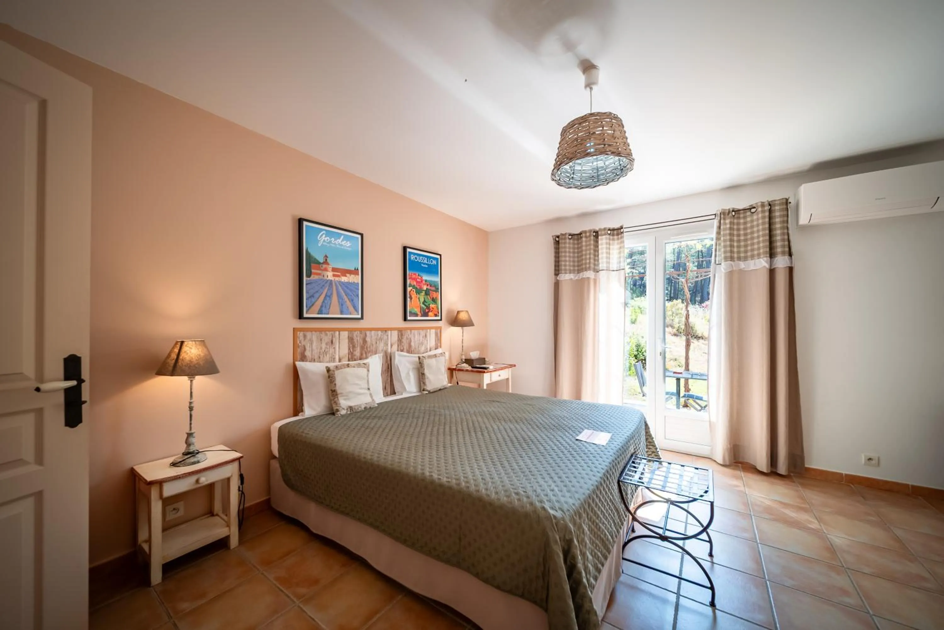 Bed in Hotel Les Ambres