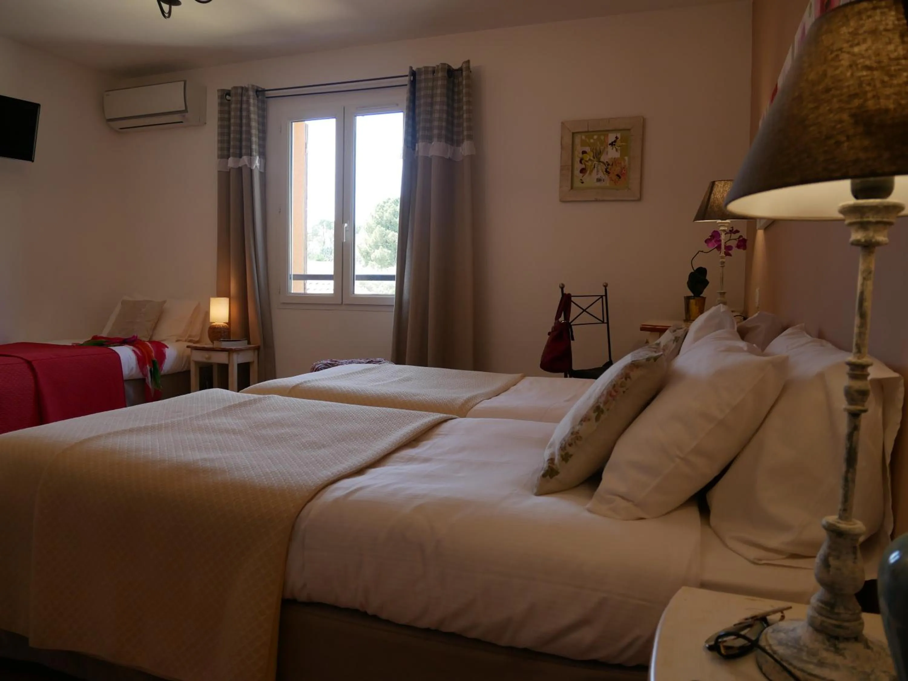 Photo of the whole room, Bed in Hotel Les Ambres