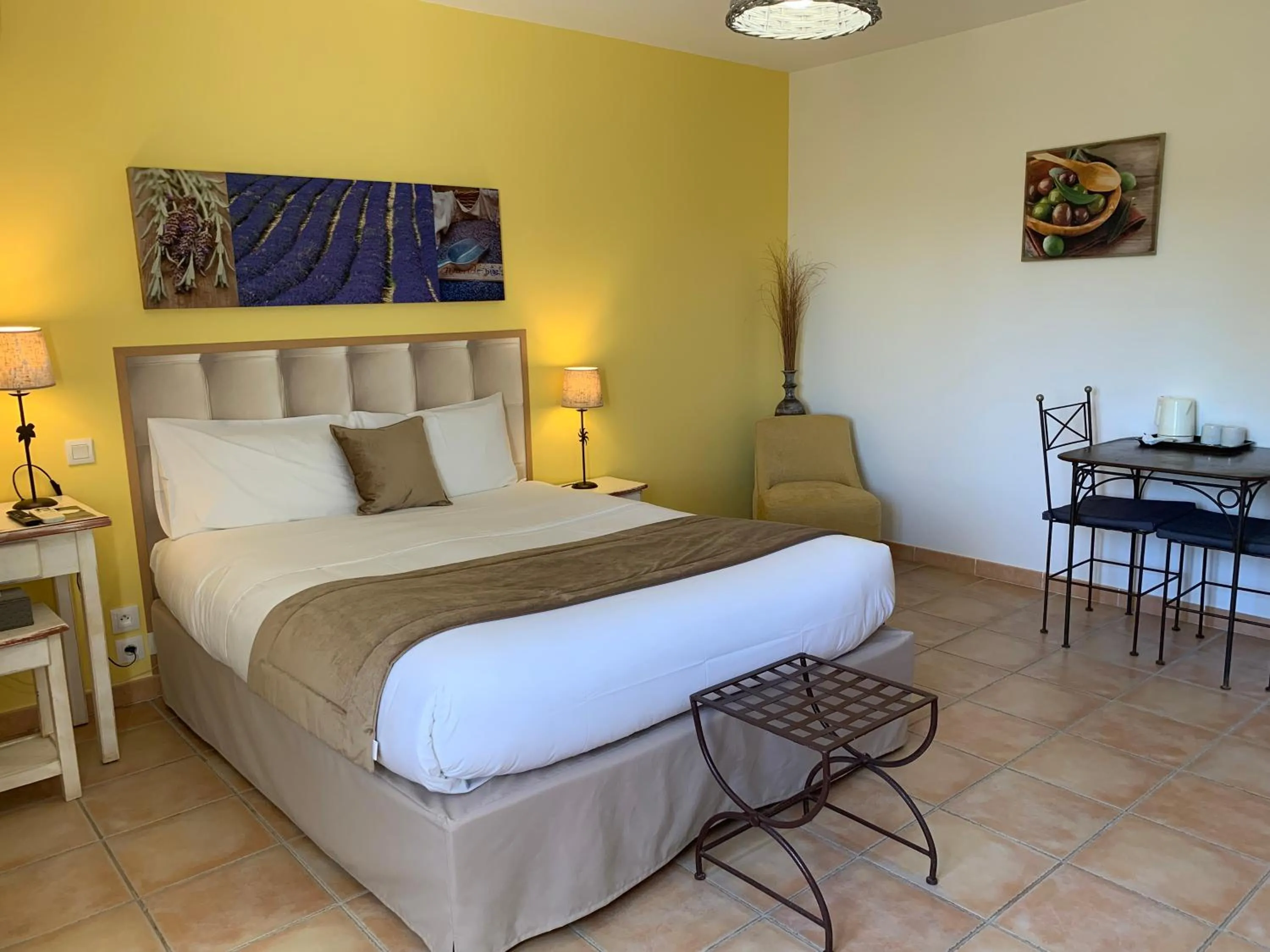 Bedroom, Bed in Hotel Les Ambres