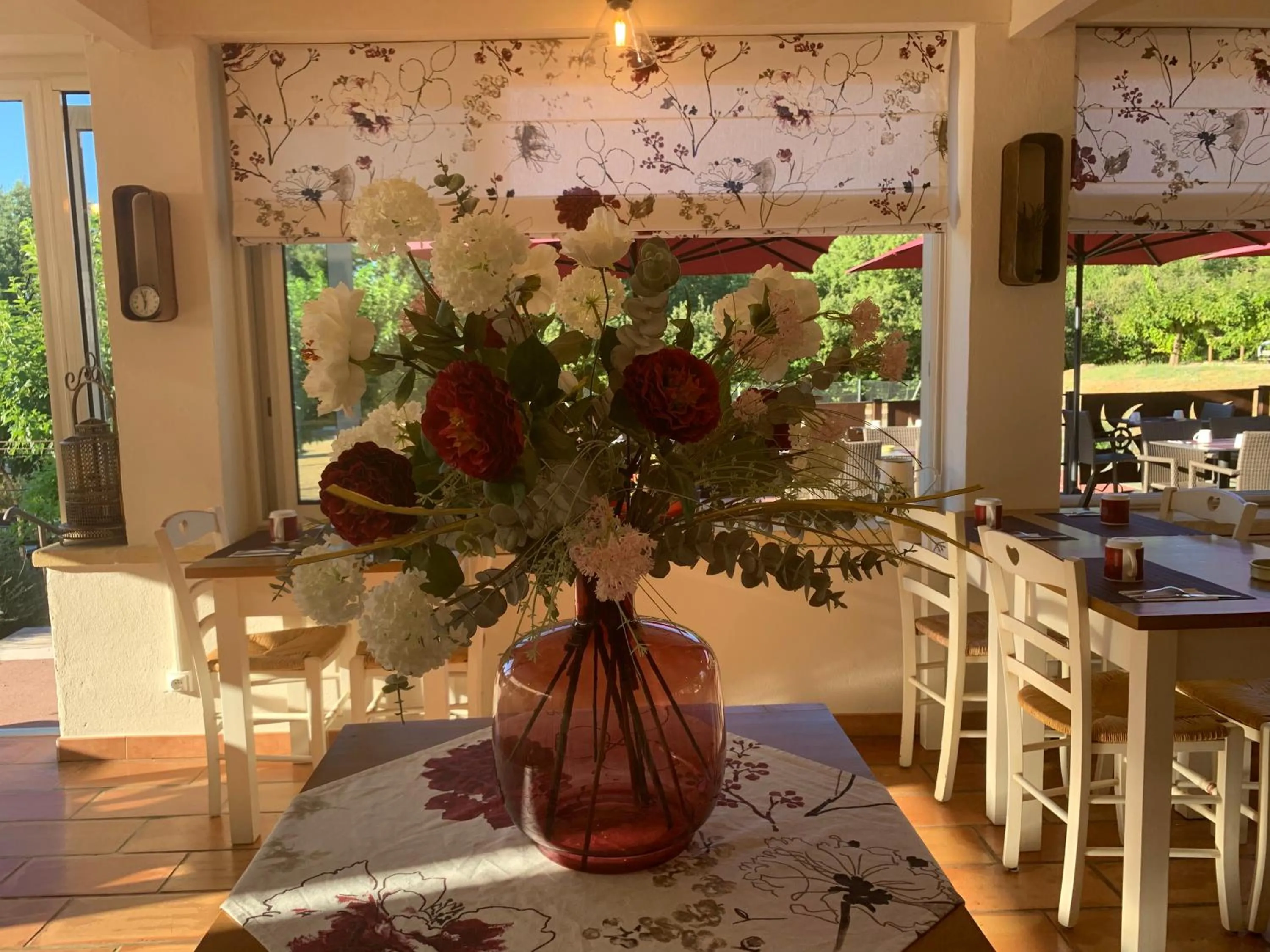 Restaurant/places to eat in Hotel Les Ambres