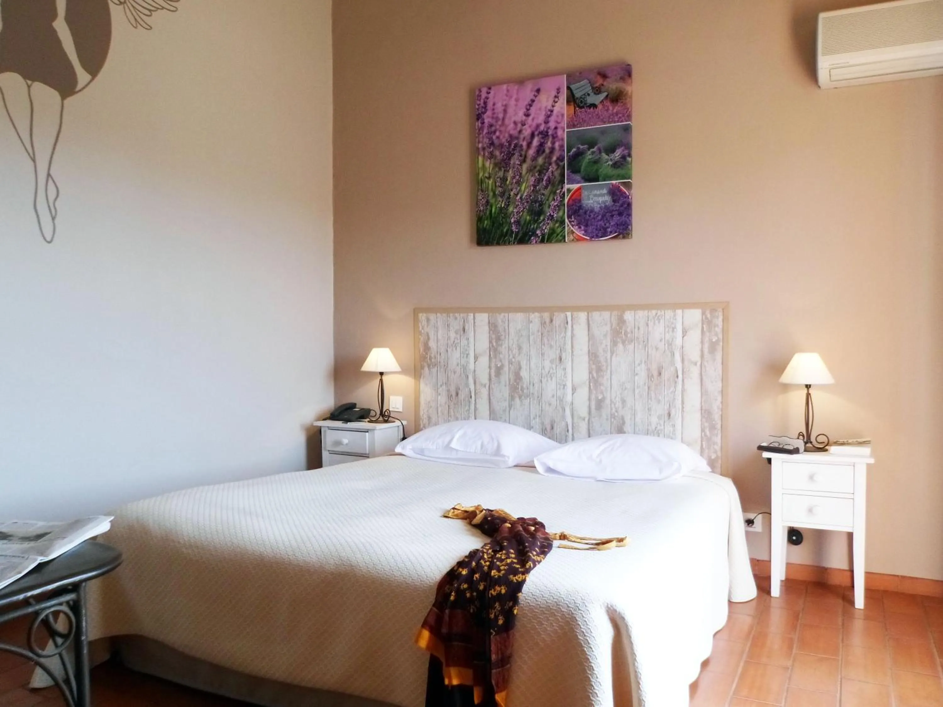 Photo of the whole room, Bed in Hotel Les Ambres