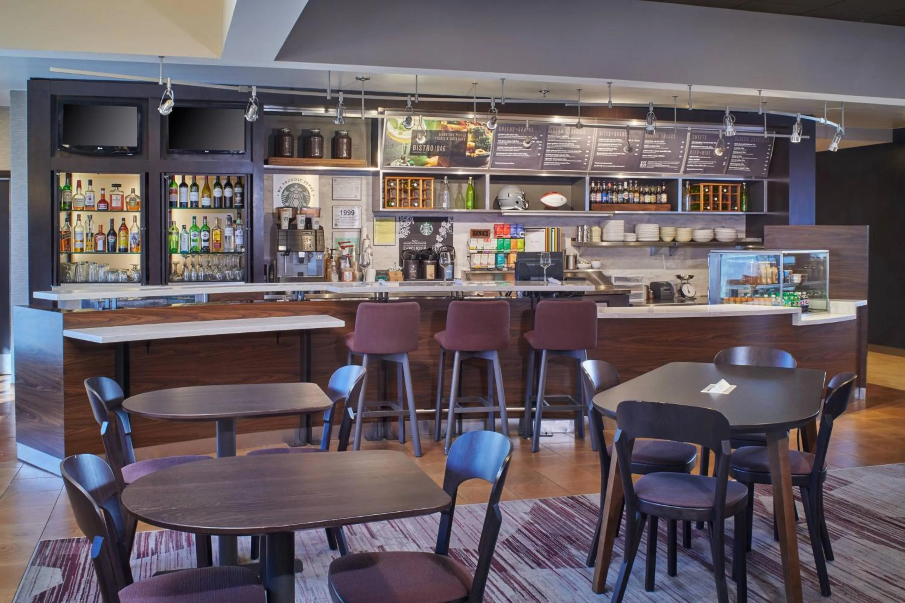 Restaurant/places to eat in Courtyard by Marriott Detroit Warren