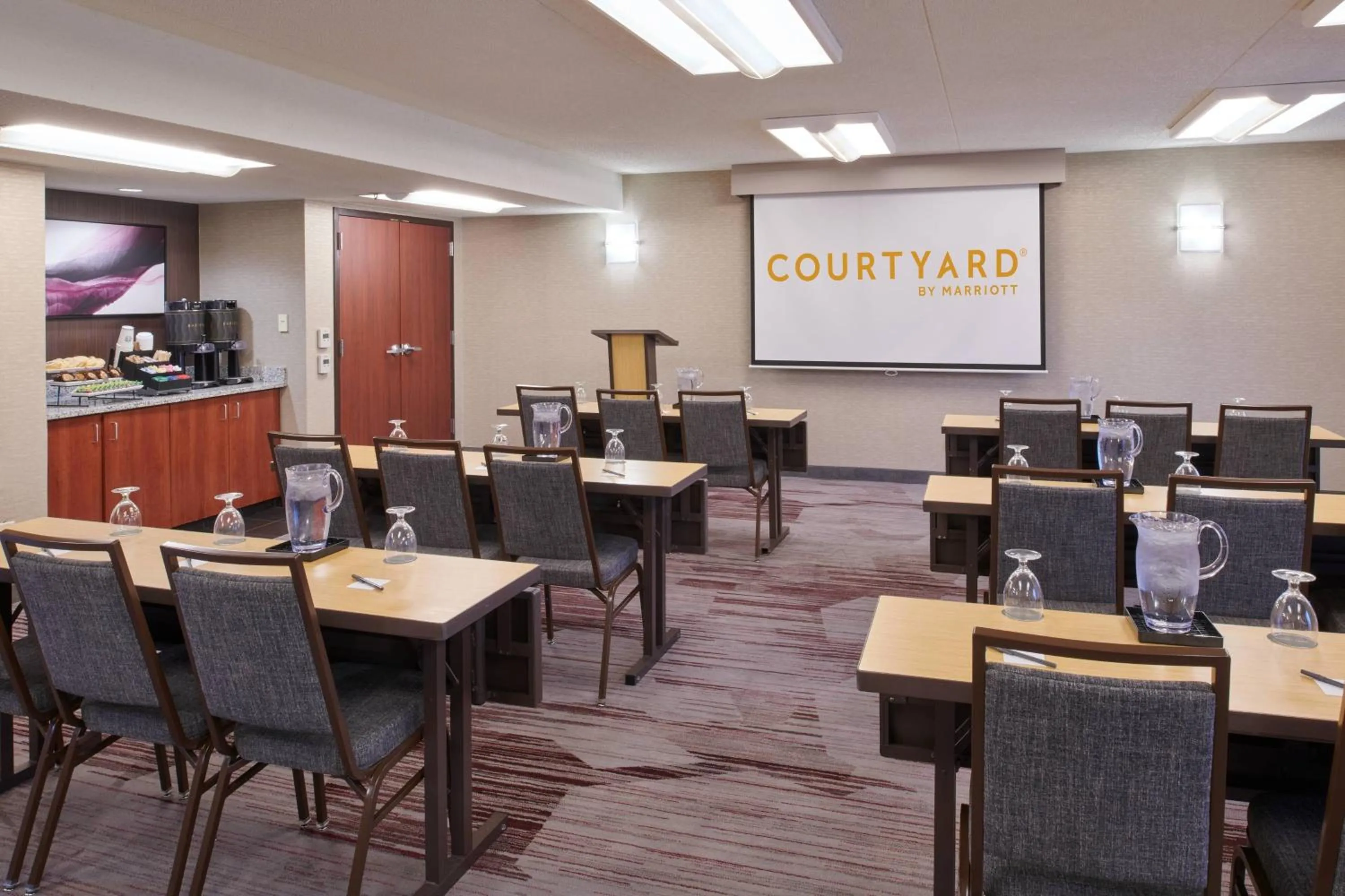Meeting/conference room in Courtyard by Marriott Detroit Warren