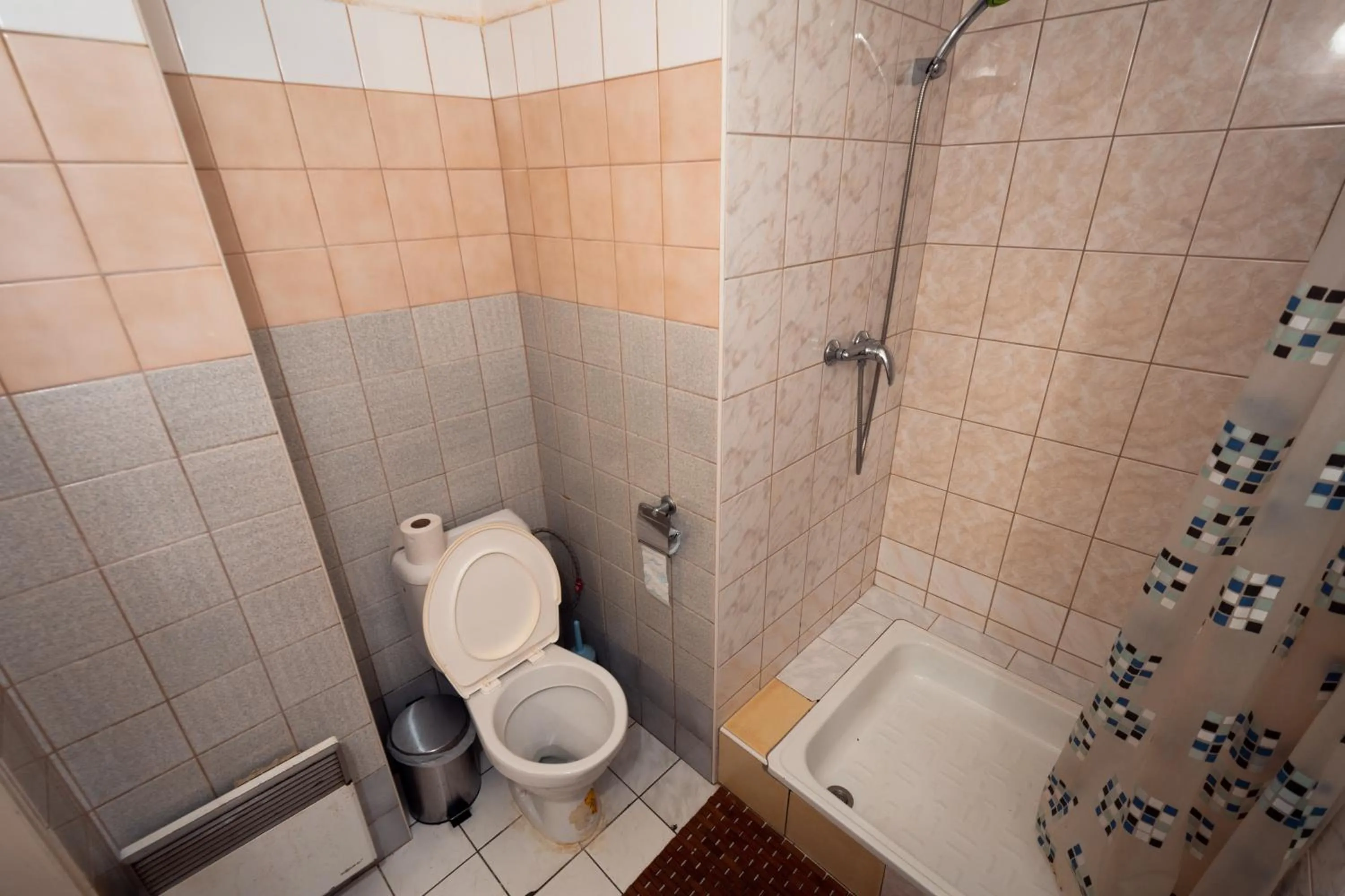 Shower in Red Point