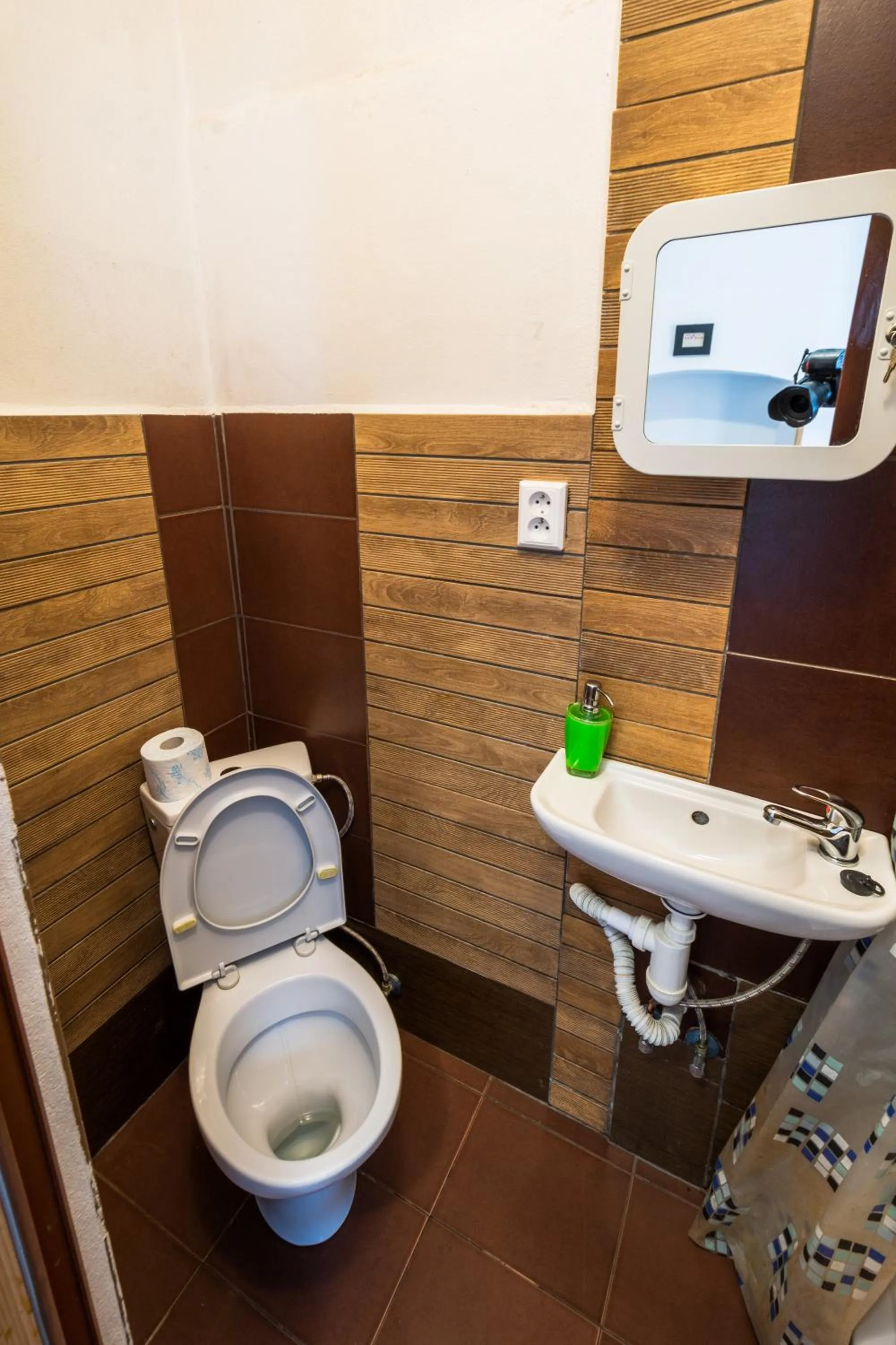Toilet in Red Point