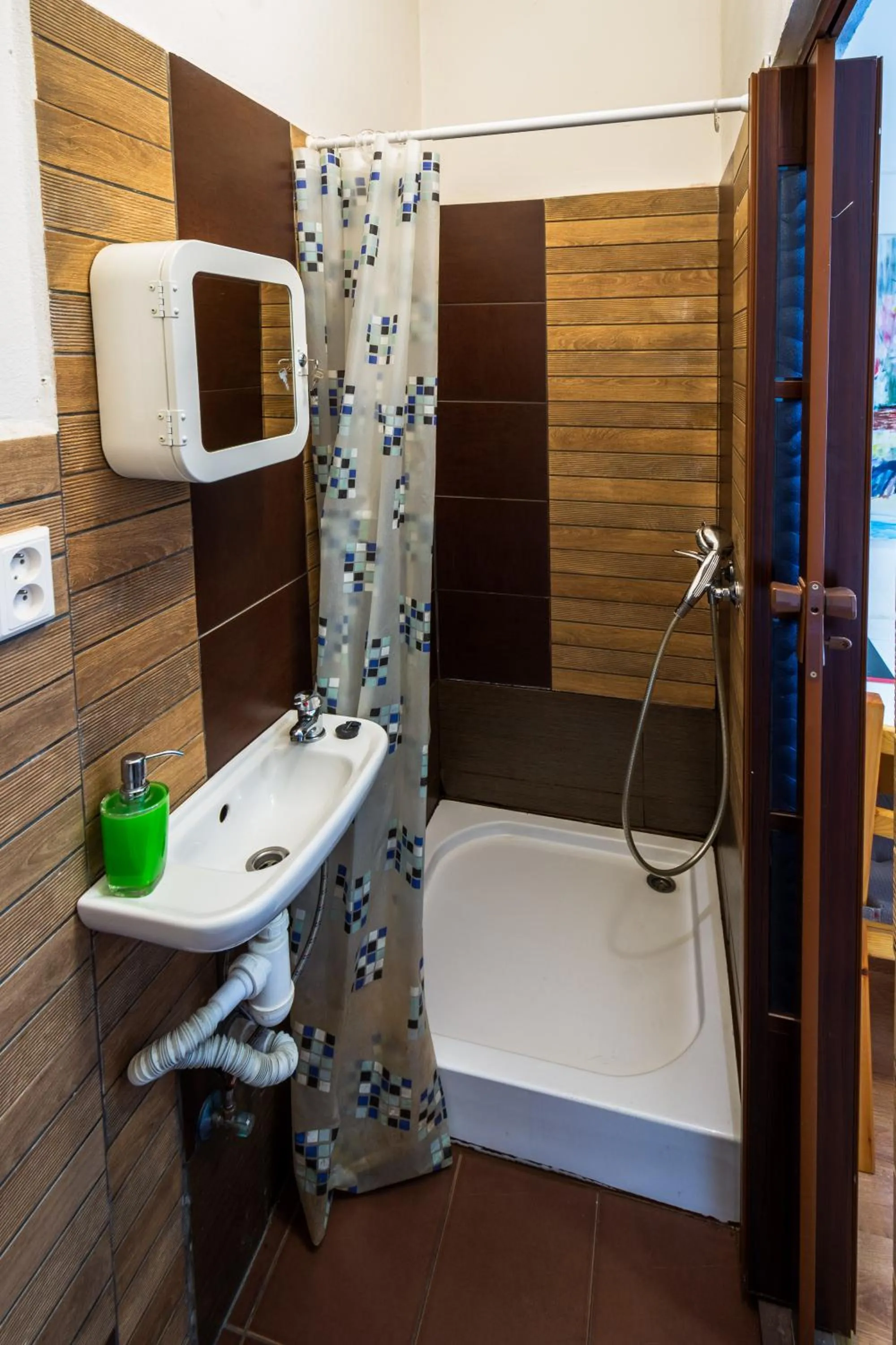 Shower in Red Point