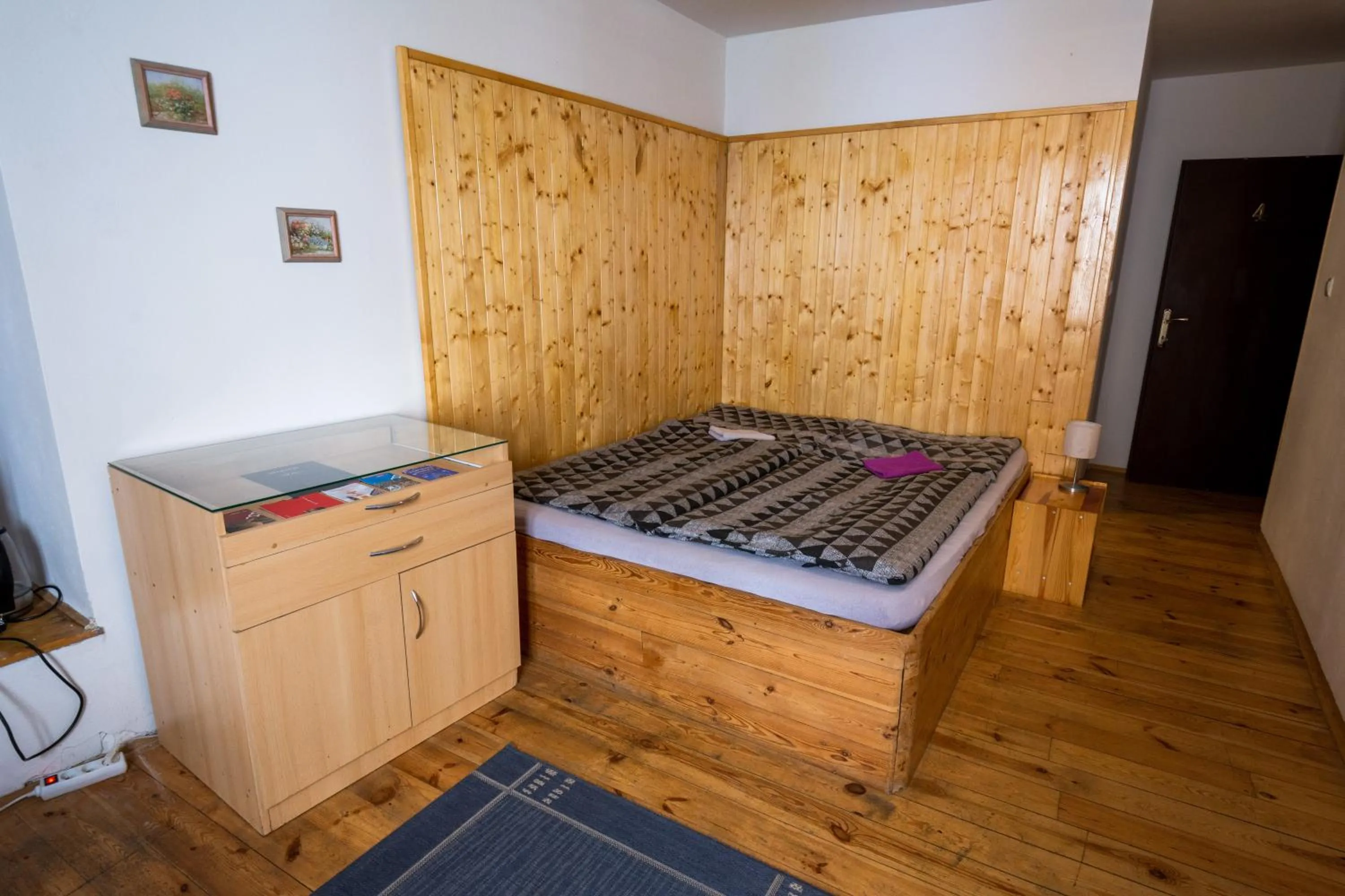 Bed in Red Point