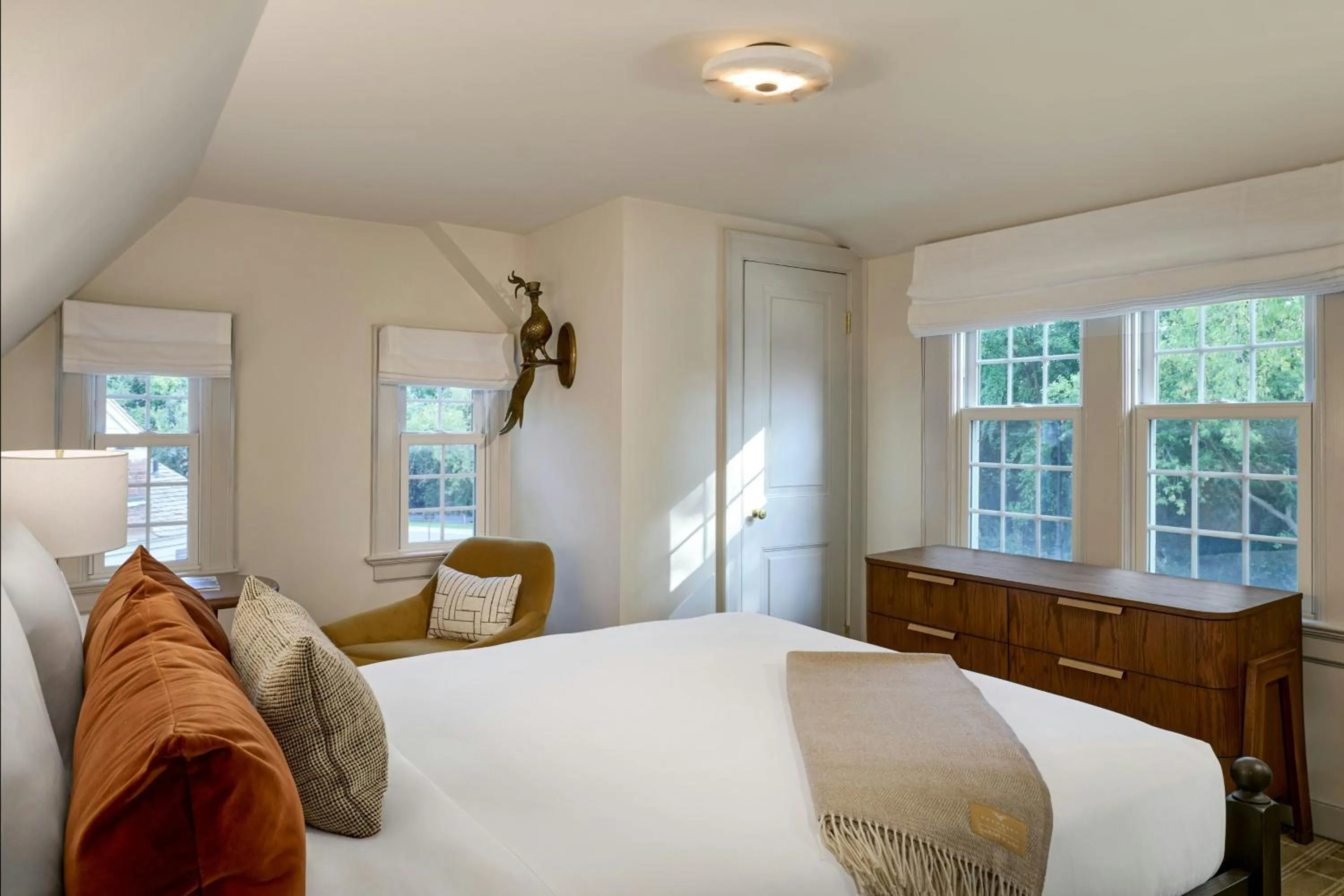 Photo of the whole room, Bed in Dearborn Inn, Autograph Collection