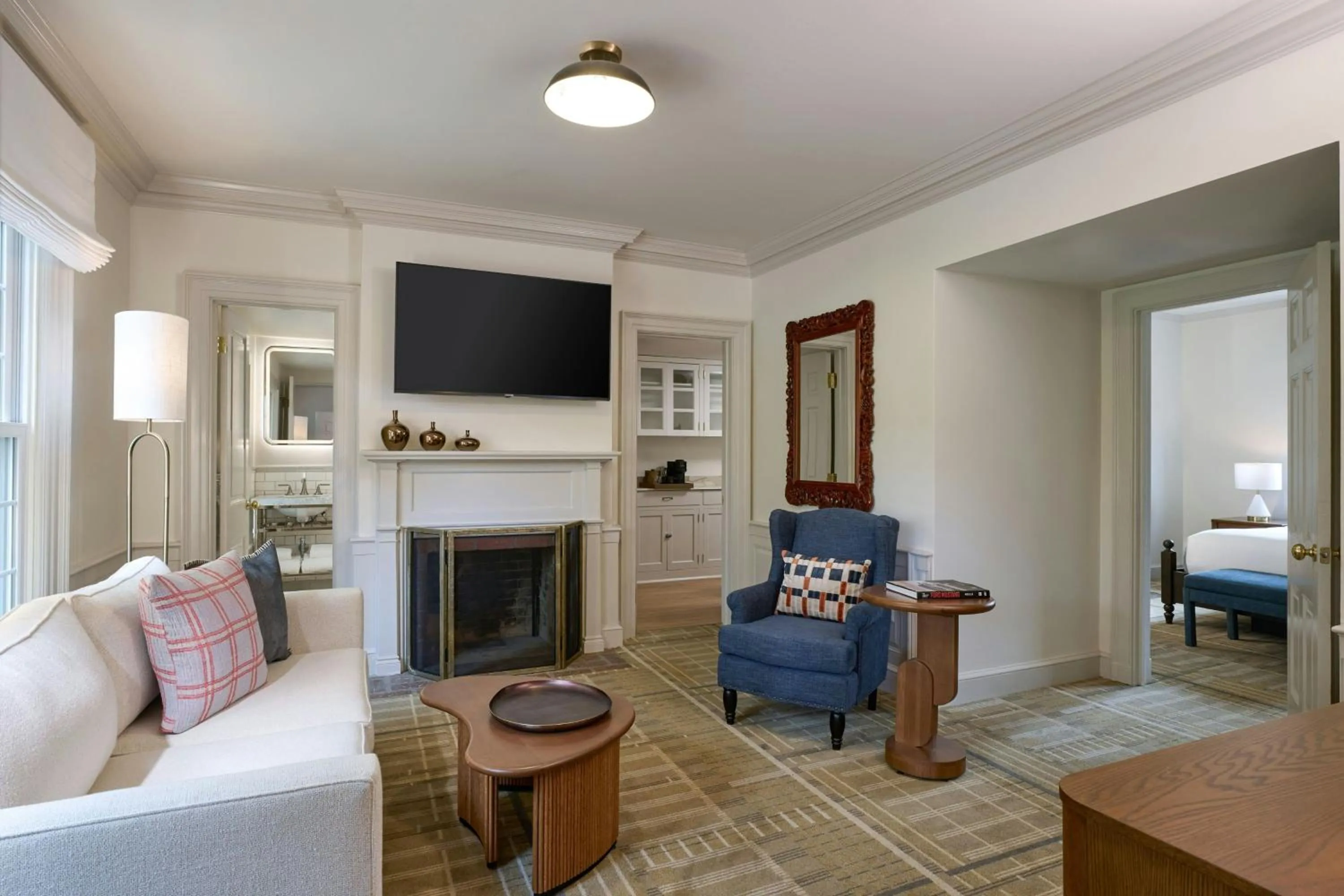 Living room in Dearborn Inn, Autograph Collection