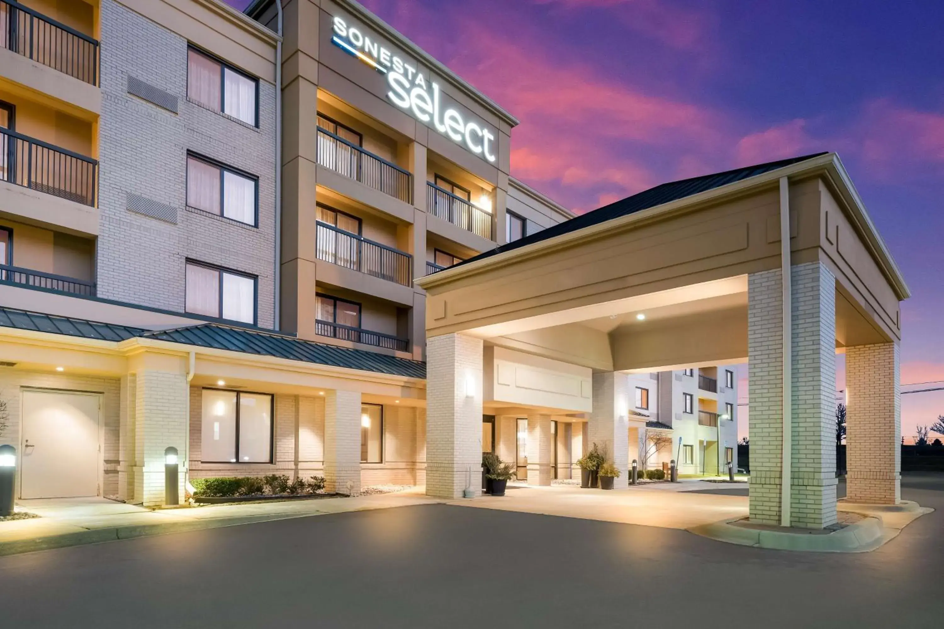 Property building in Sonesta Select Detroit Novi Property building in Sonesta Select Detroit Novi