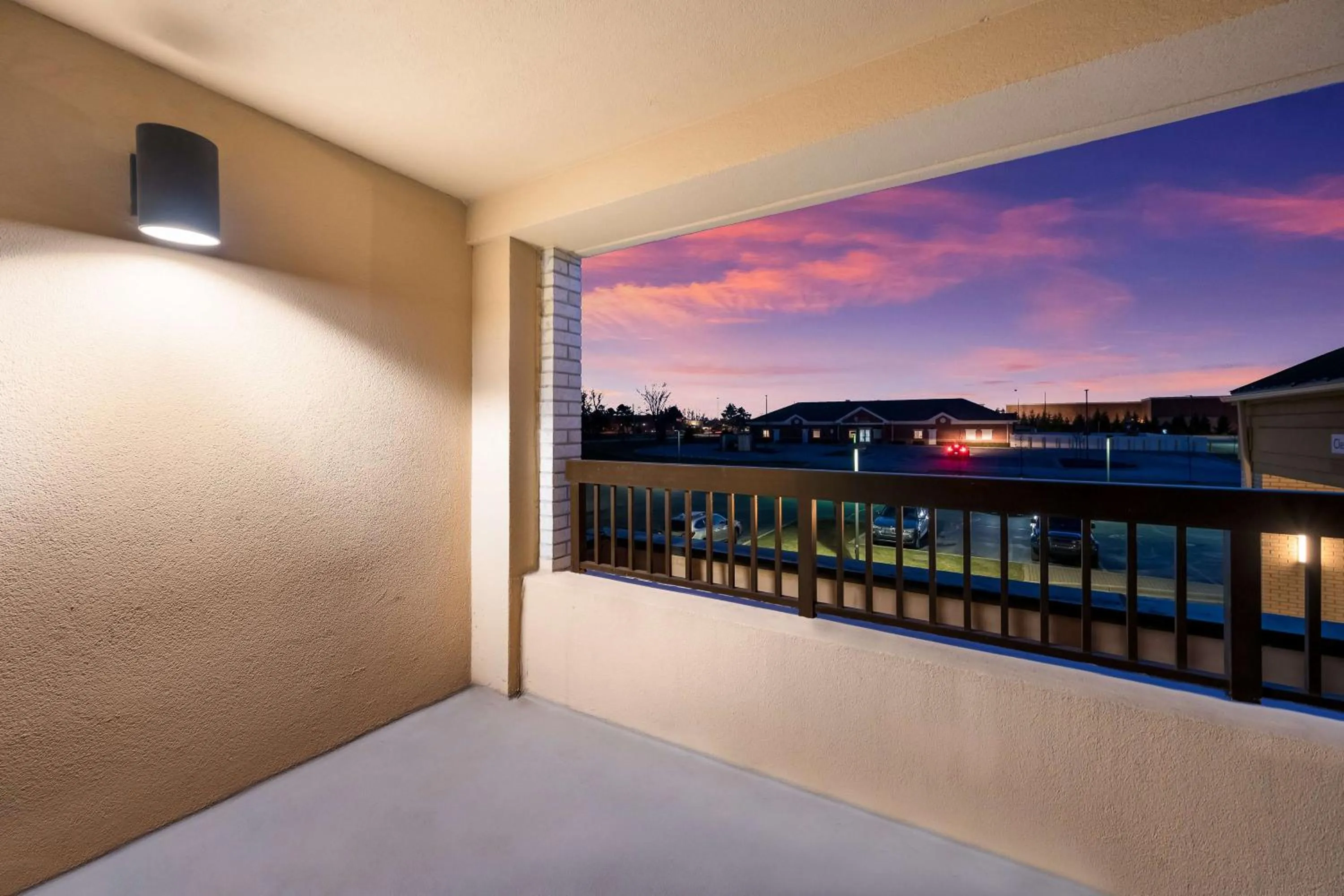 View (from property/room), Bed in Sonesta Select Detroit Novi