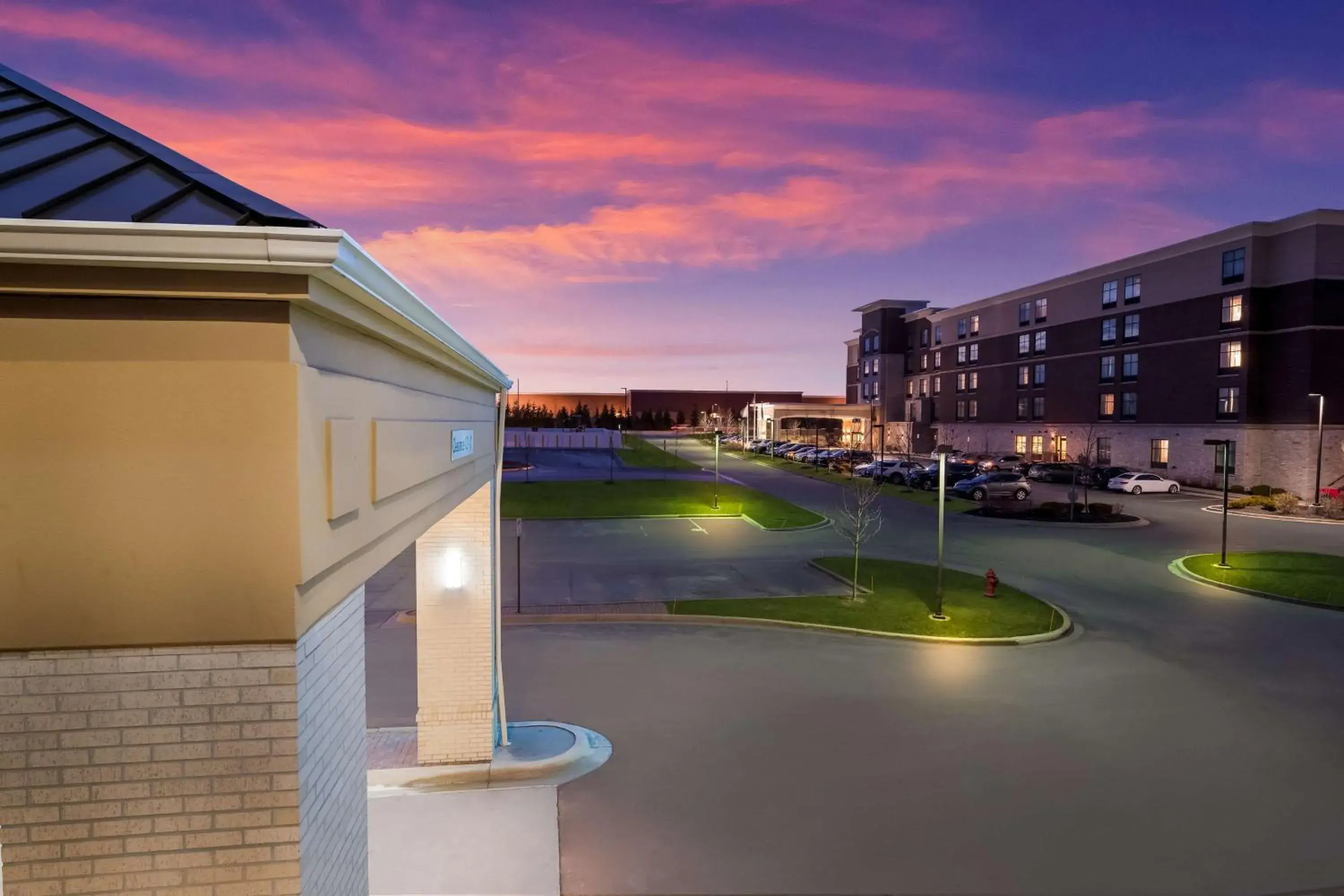 Property building in Sonesta Select Detroit Novi Property building in Sonesta Select Detroit Novi