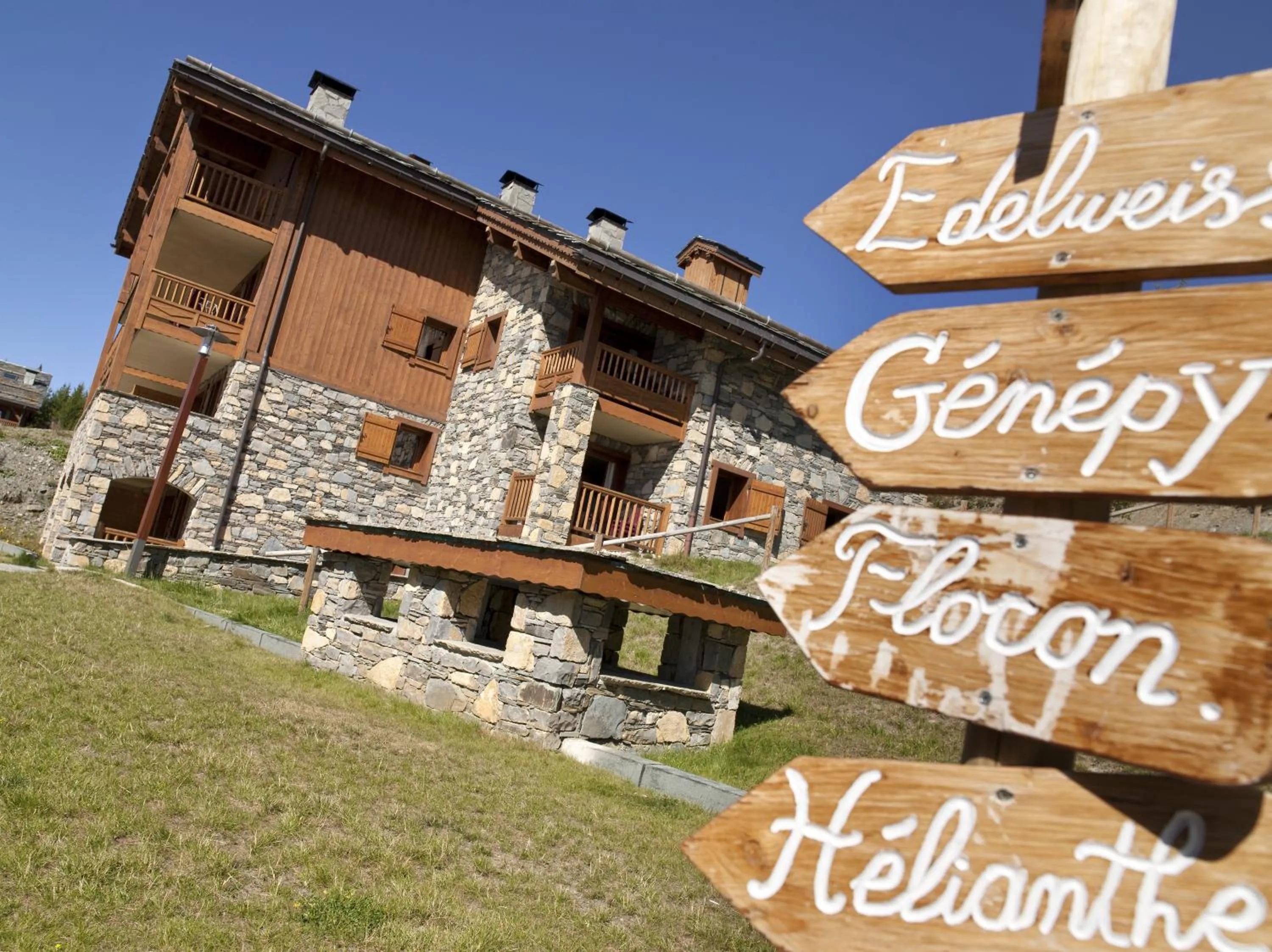 Facade/entrance in CGH Résidences & Spas Les Cimes Blanches