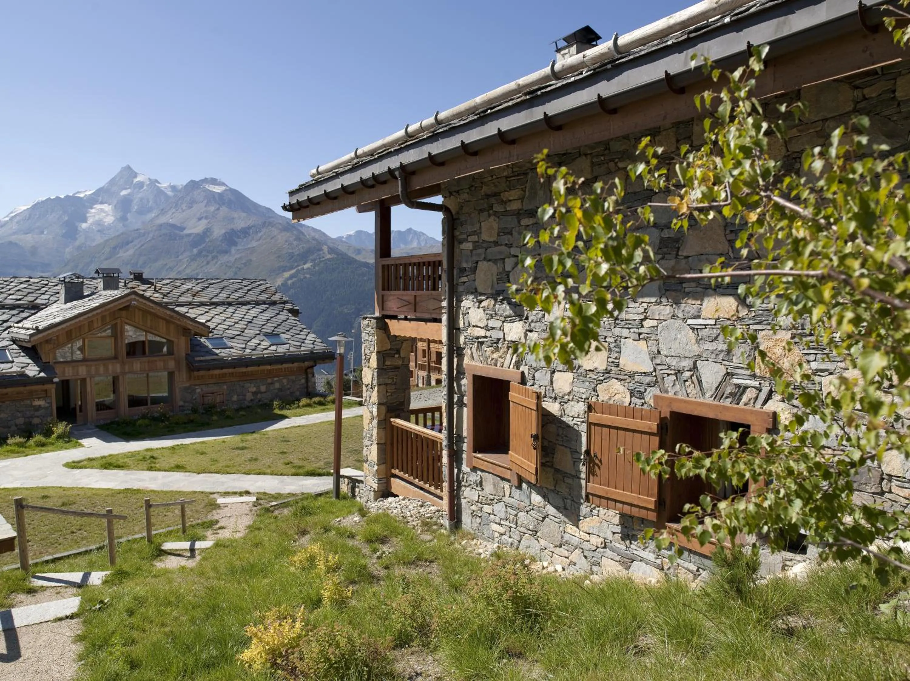 Facade/entrance in CGH Résidences & Spas Les Cimes Blanches