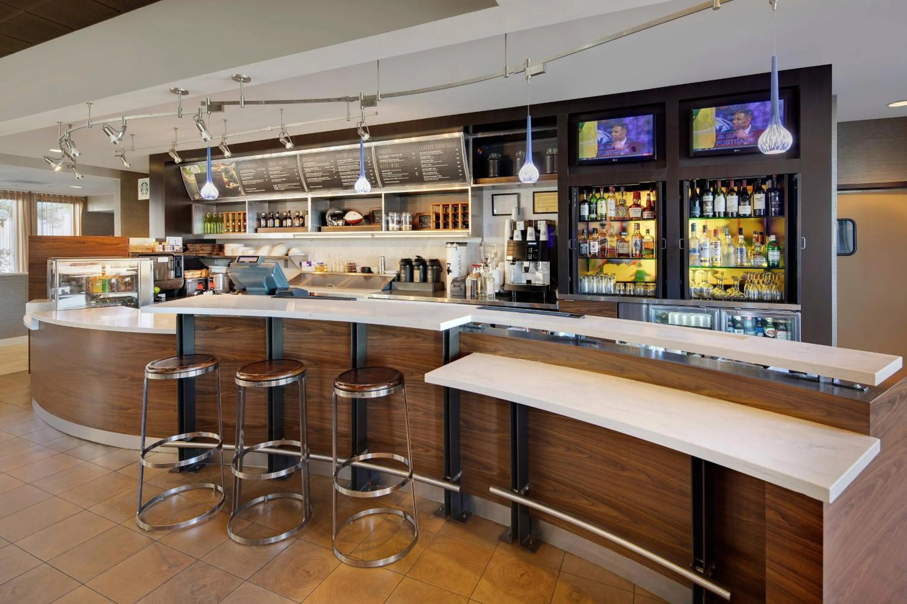 Restaurant/places to eat in Courtyard Detroit Southfield