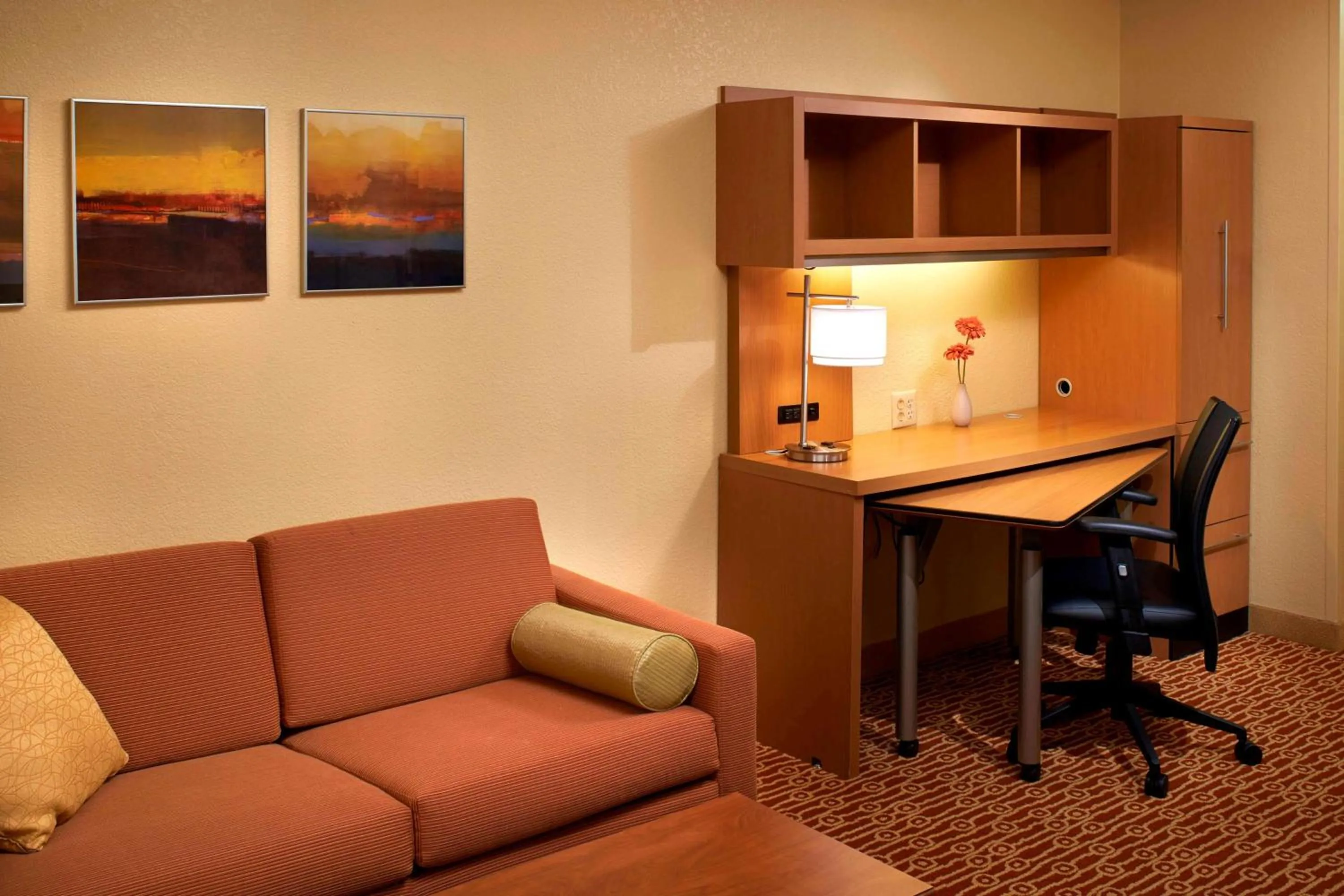 Living room in Sonesta Simply Suites Detroit Novi