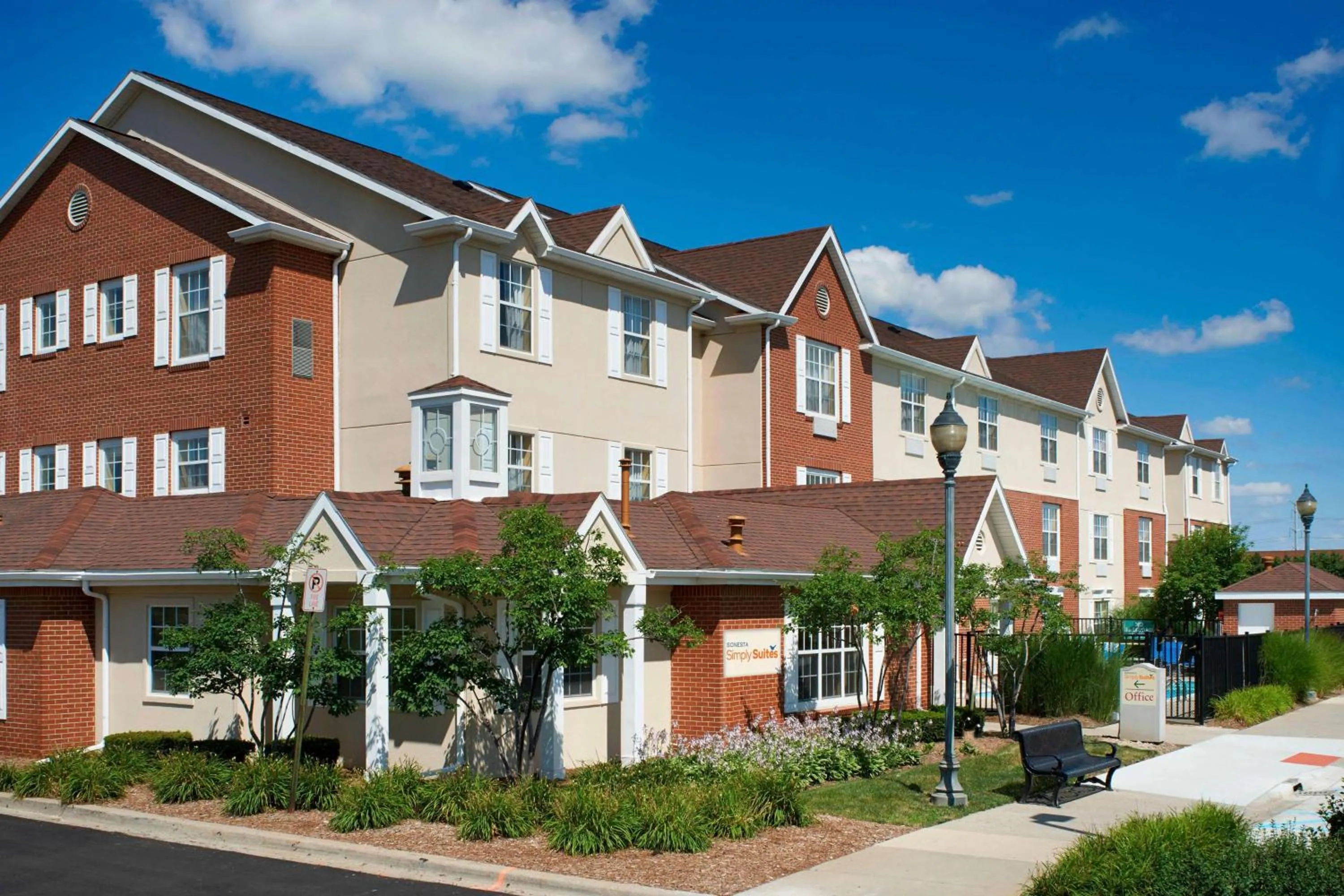 Property building in Sonesta Simply Suites Detroit Novi