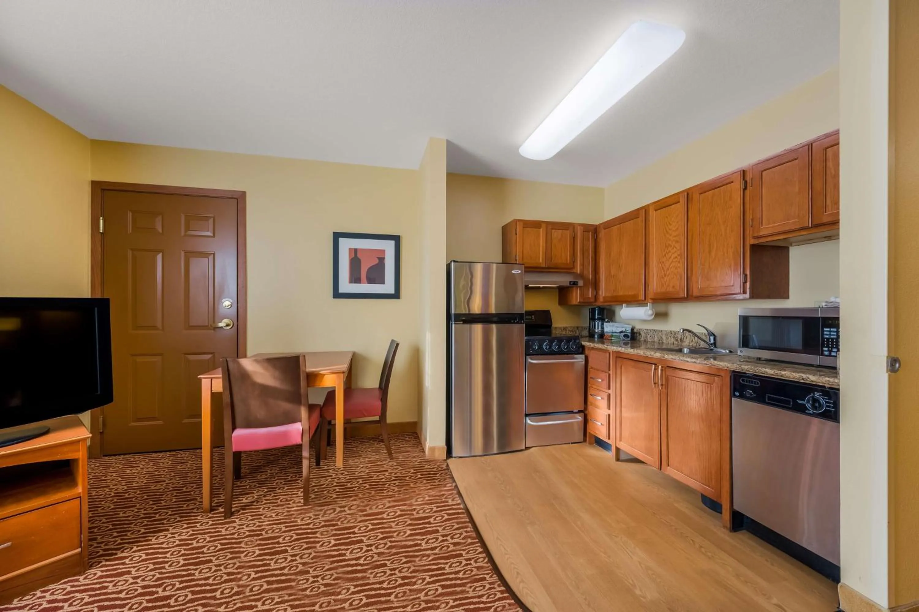 Kitchen or kitchenette in Sonesta Simply Suites Detroit Novi