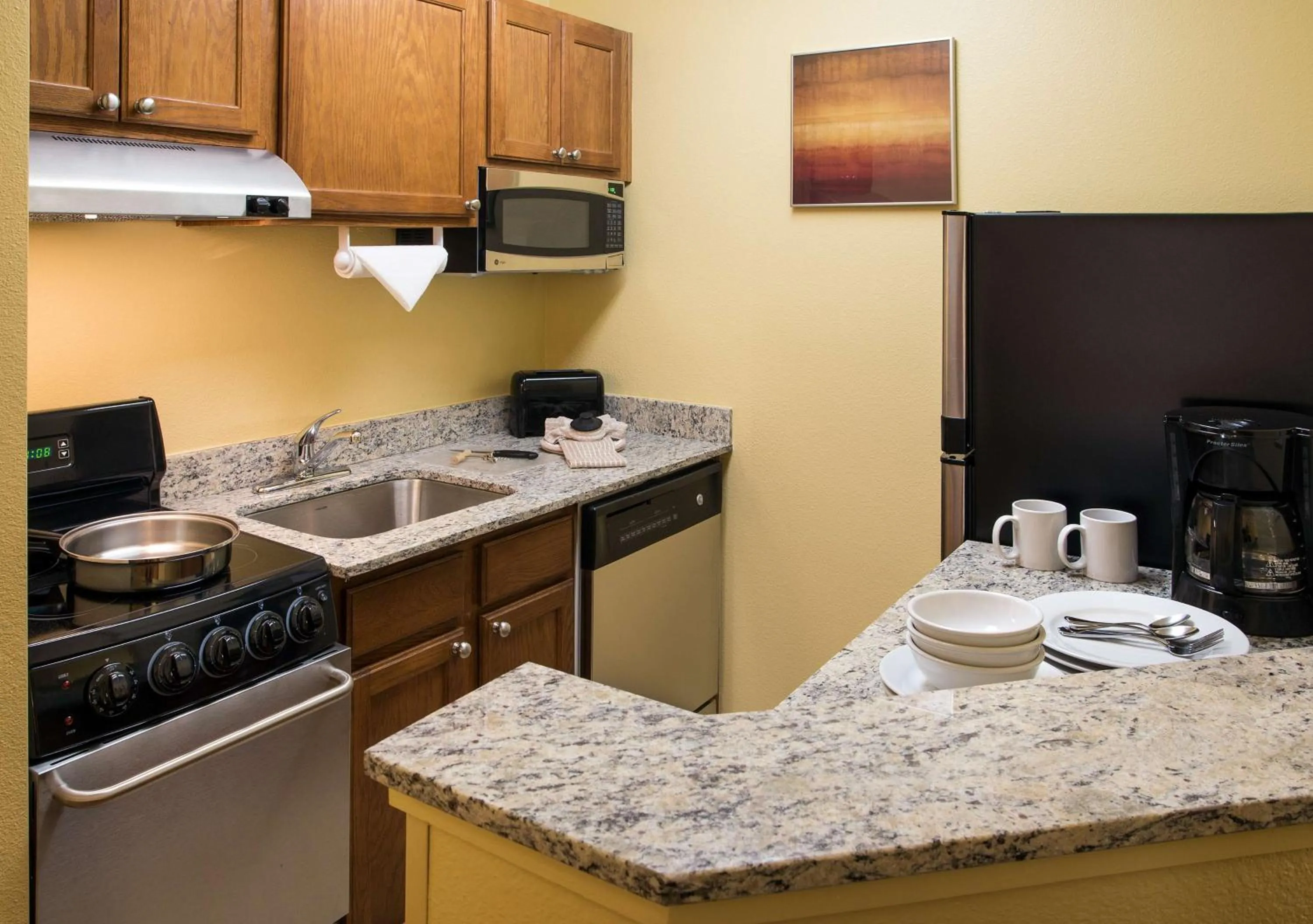 Kitchen or kitchenette in Sonesta Simply Suites Detroit Novi