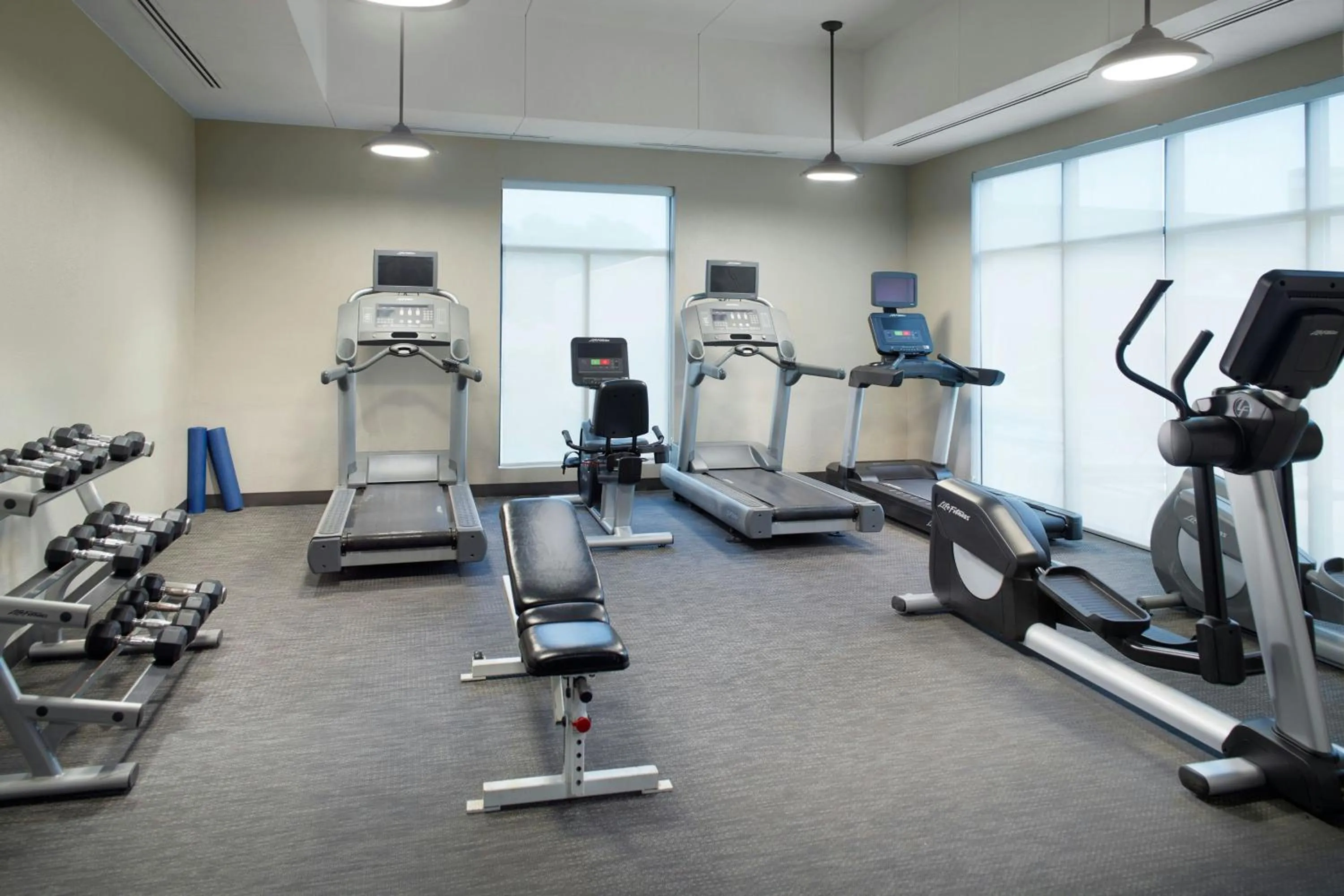 Fitness centre/facilities in Courtyard by Marriott Fayetteville