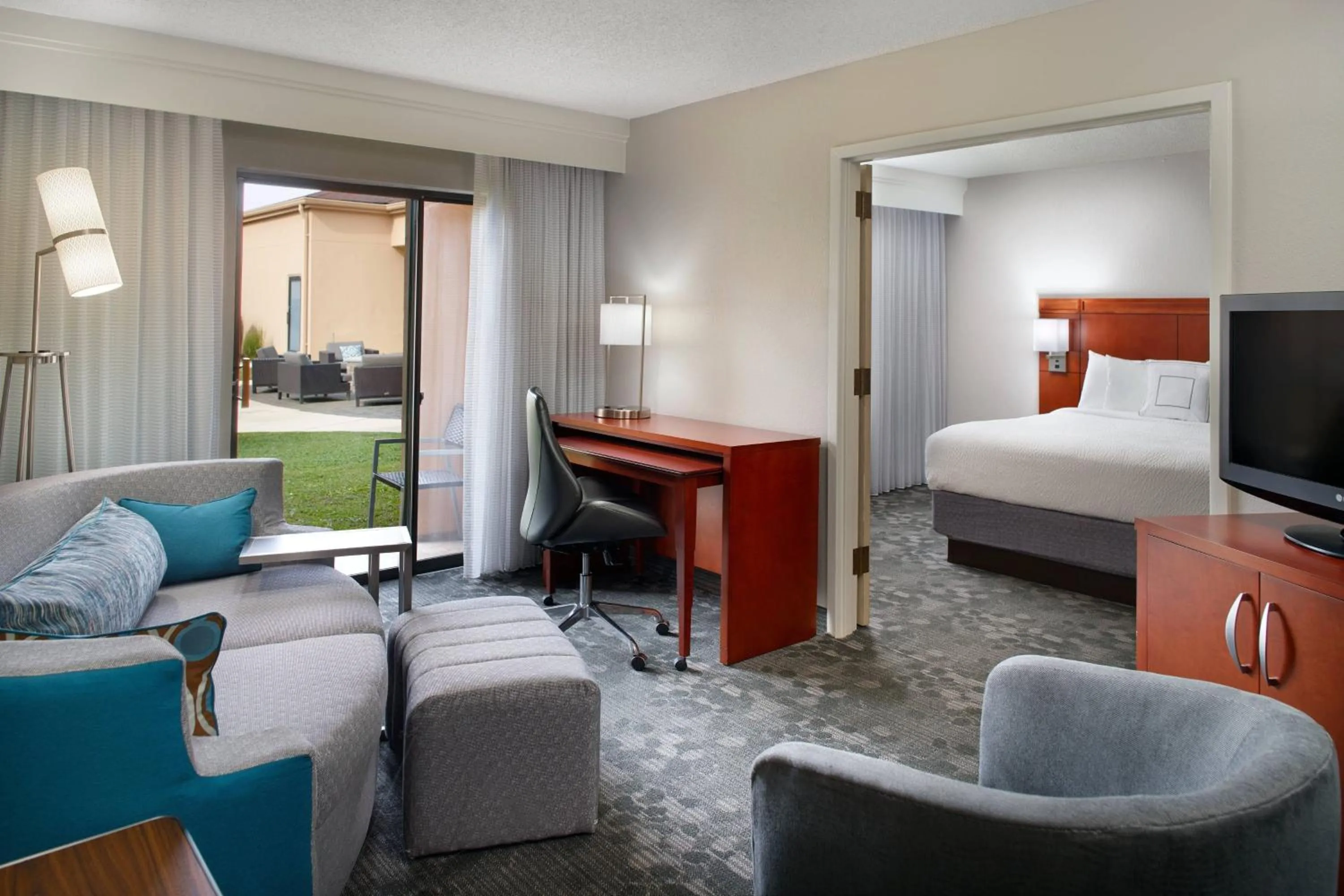 Photo of the whole room, Bed in Courtyard by Marriott Fayetteville