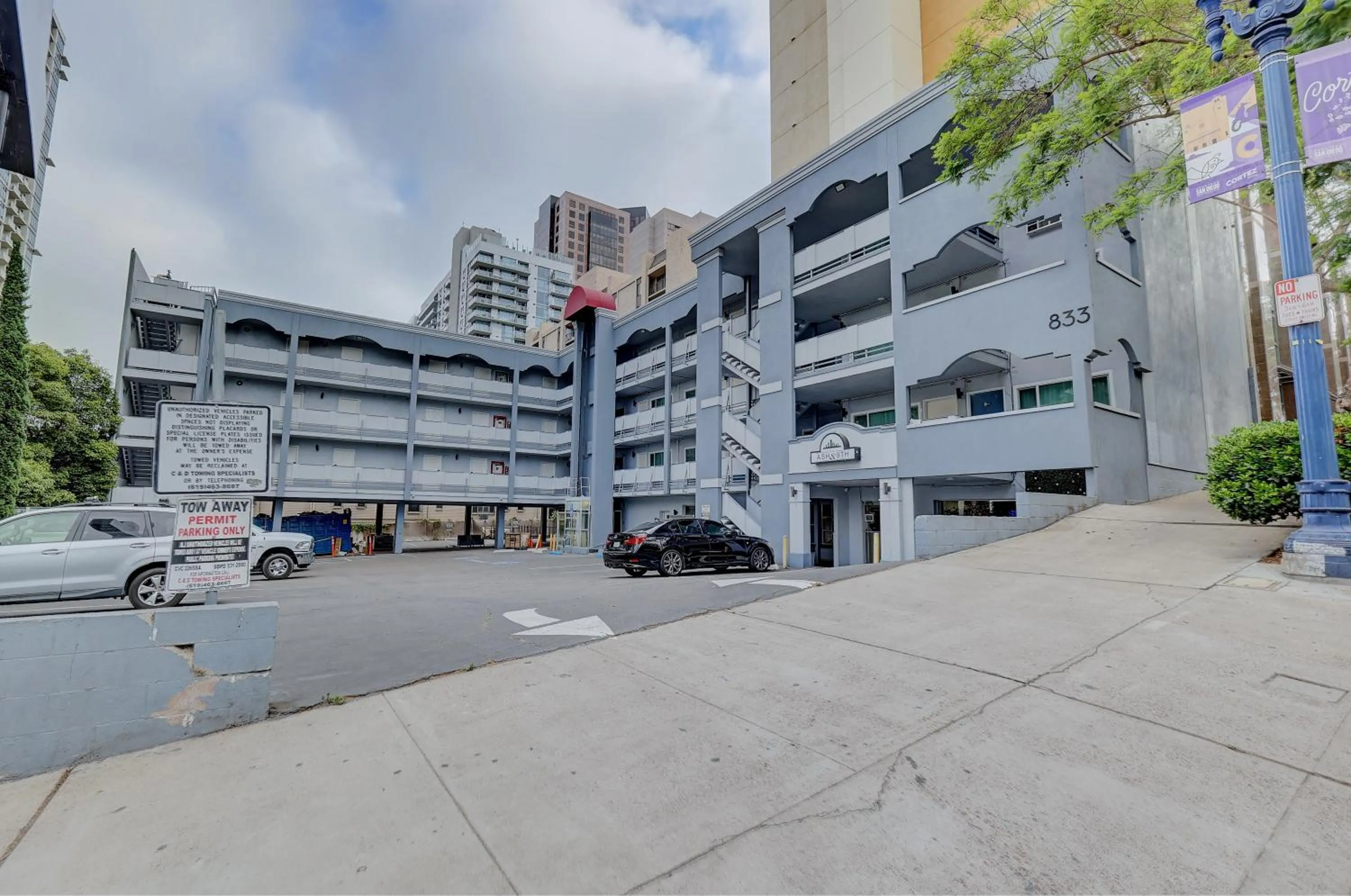 Parking in Hotel Ash&9th