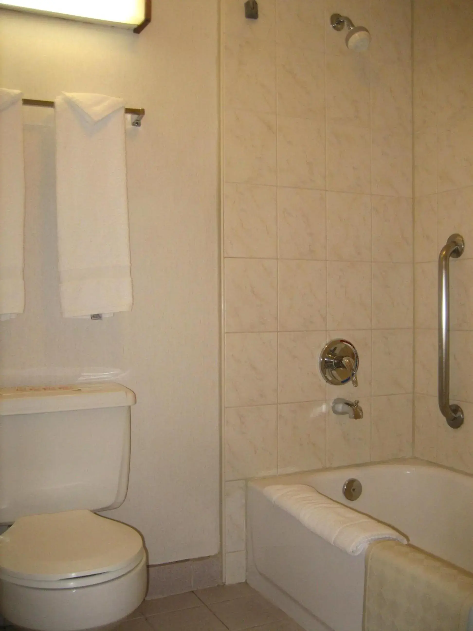 King Room - Non-Smoking in Days Inn by Wyndham San Diego/Downtown/Convention Center King Room - Non-Smoking in Days Inn by Wyndham San Diego/Downtown/Convention Center