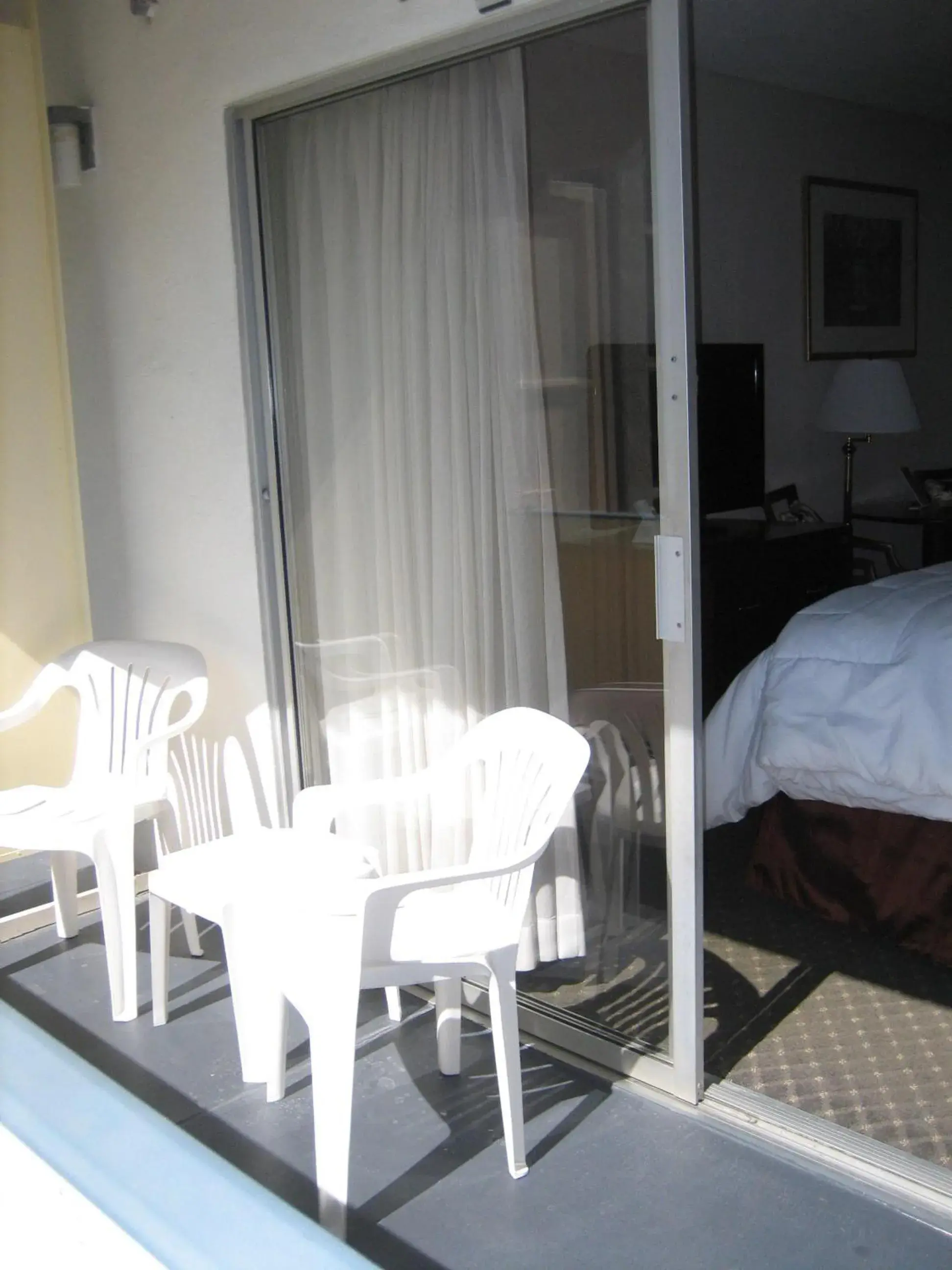 Balcony/Terrace, Bed in Days Inn by Wyndham San Diego/Downtown/Convention Center Balcony/Terrace, Bed in Days Inn by Wyndham San Diego/Downtown/Convention Center