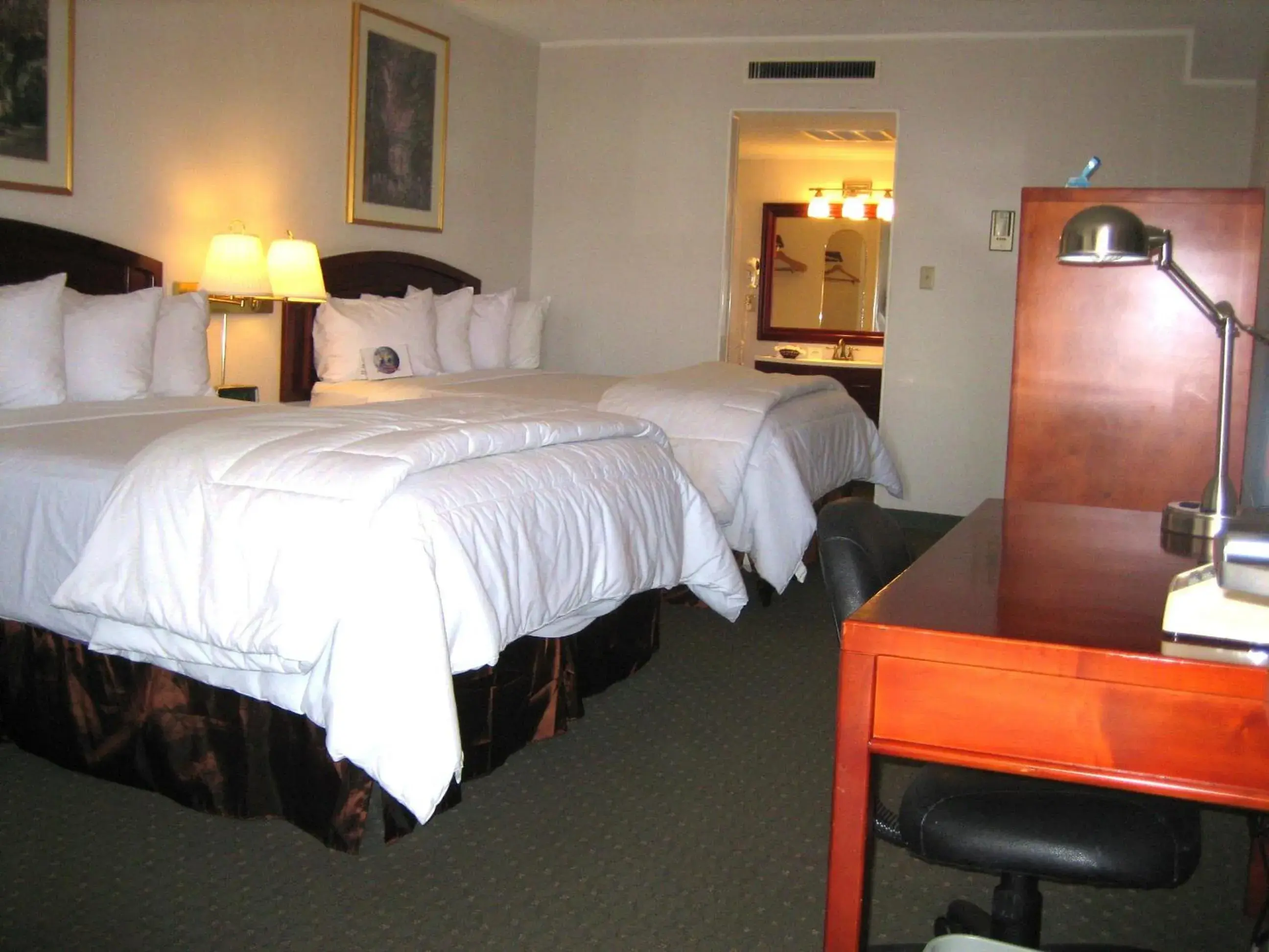 Business Queen Room with Two Queen Beds - Non Smoking in Days Inn by Wyndham San Diego/Downtown/Convention Center Business Queen Room with Two Queen Beds - Non Smoking in Days Inn by Wyndham San Diego/Downtown/Convention Center