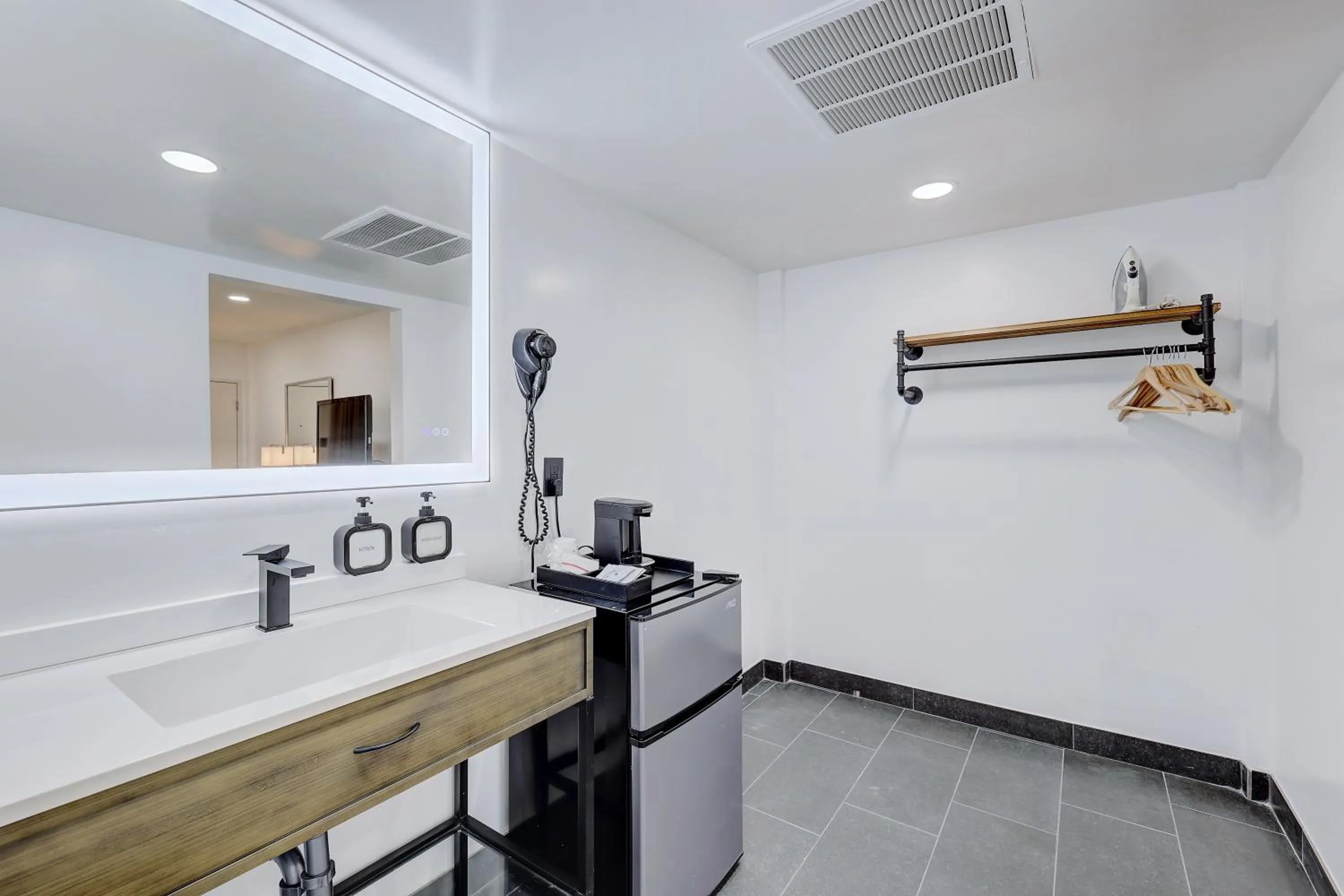 flat iron in Hotel Ash&9th